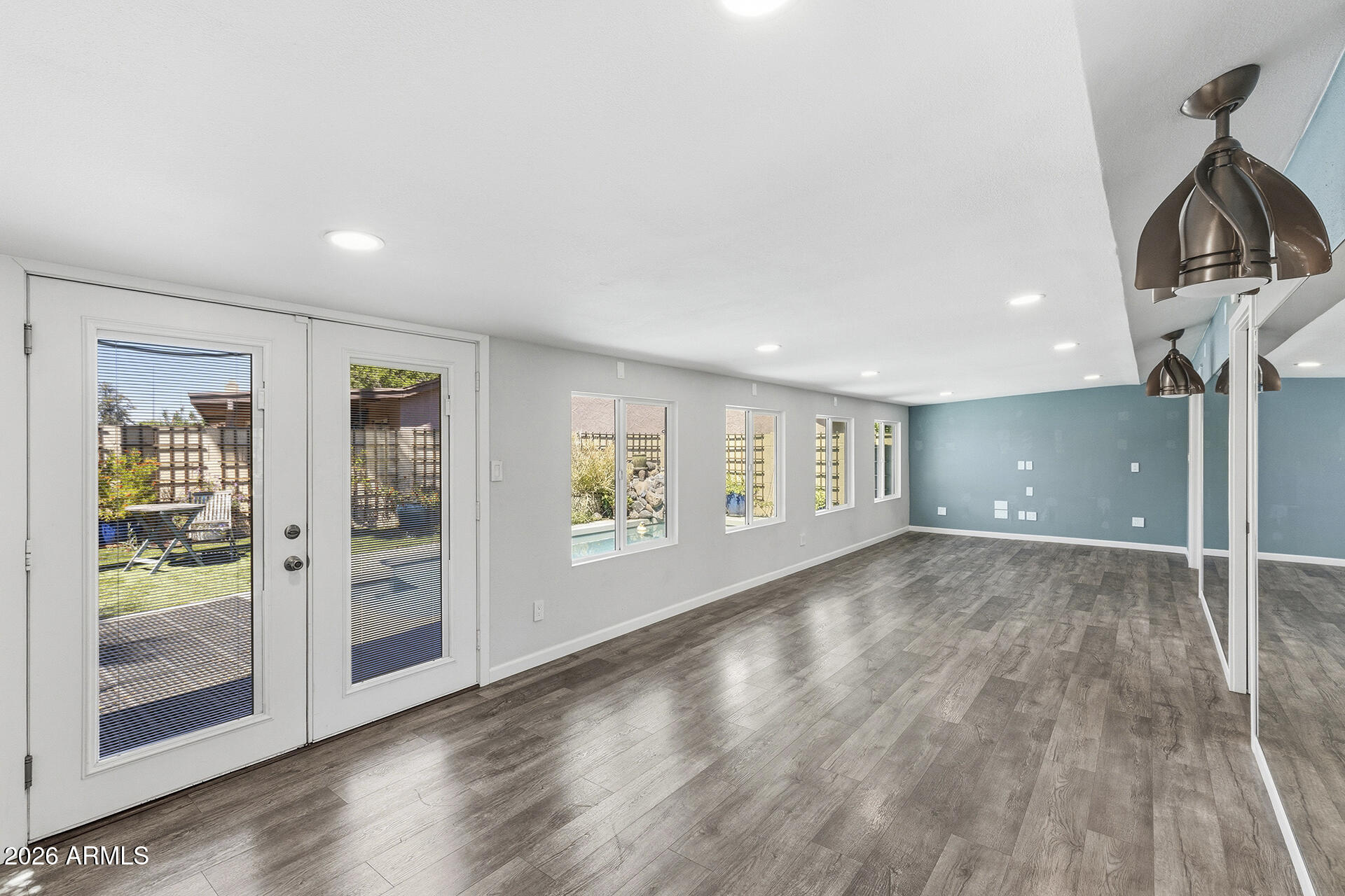 2606 W GELDING Drive