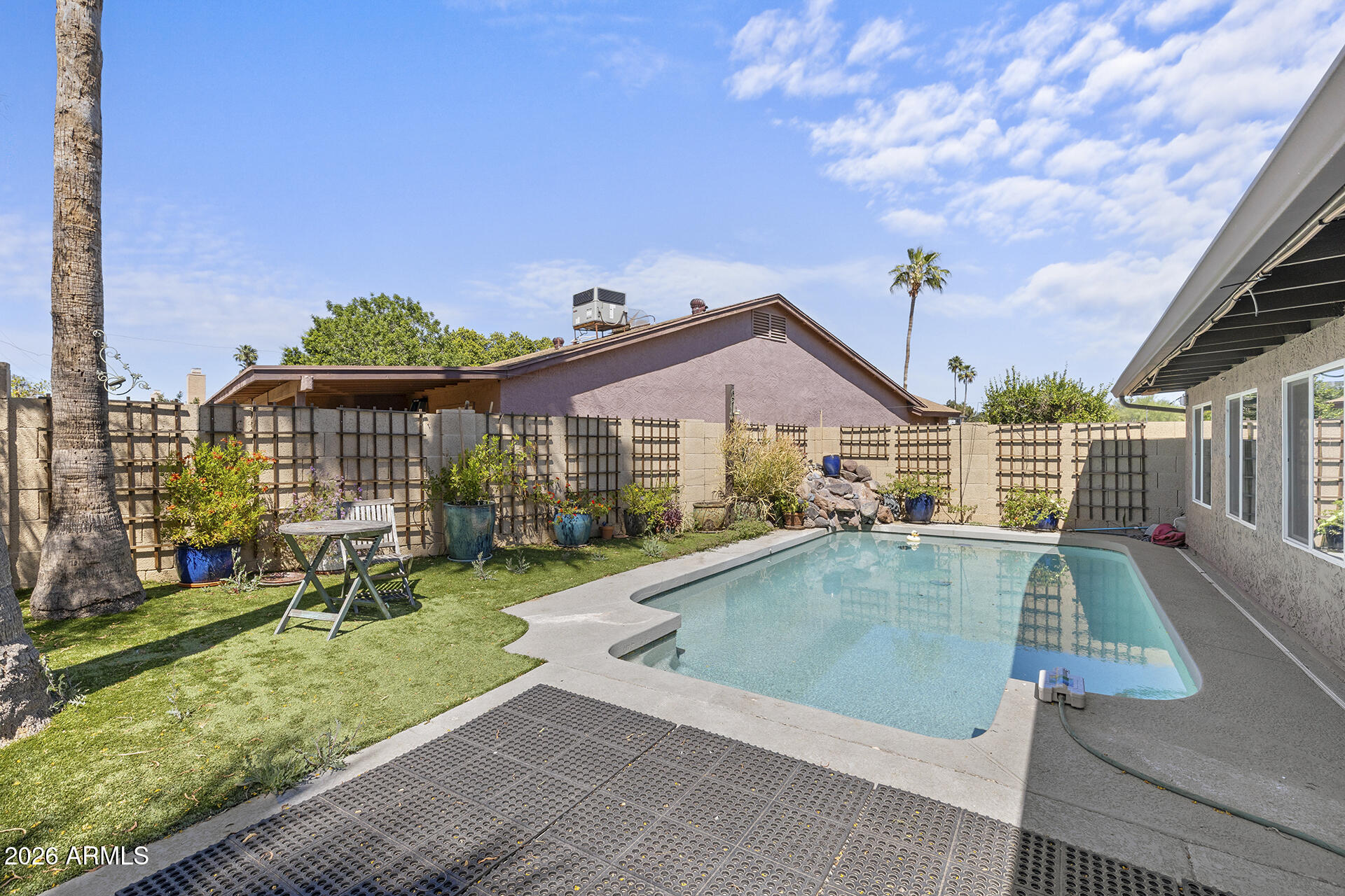 2606 W GELDING Drive