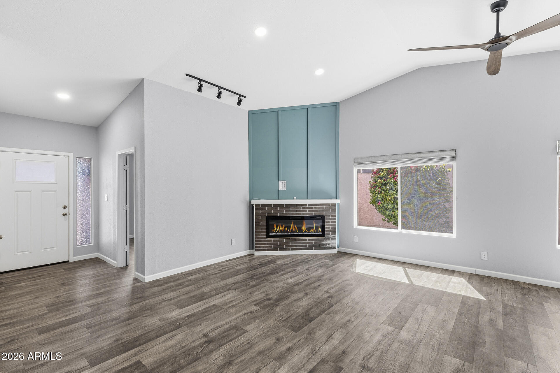 2606 W GELDING Drive