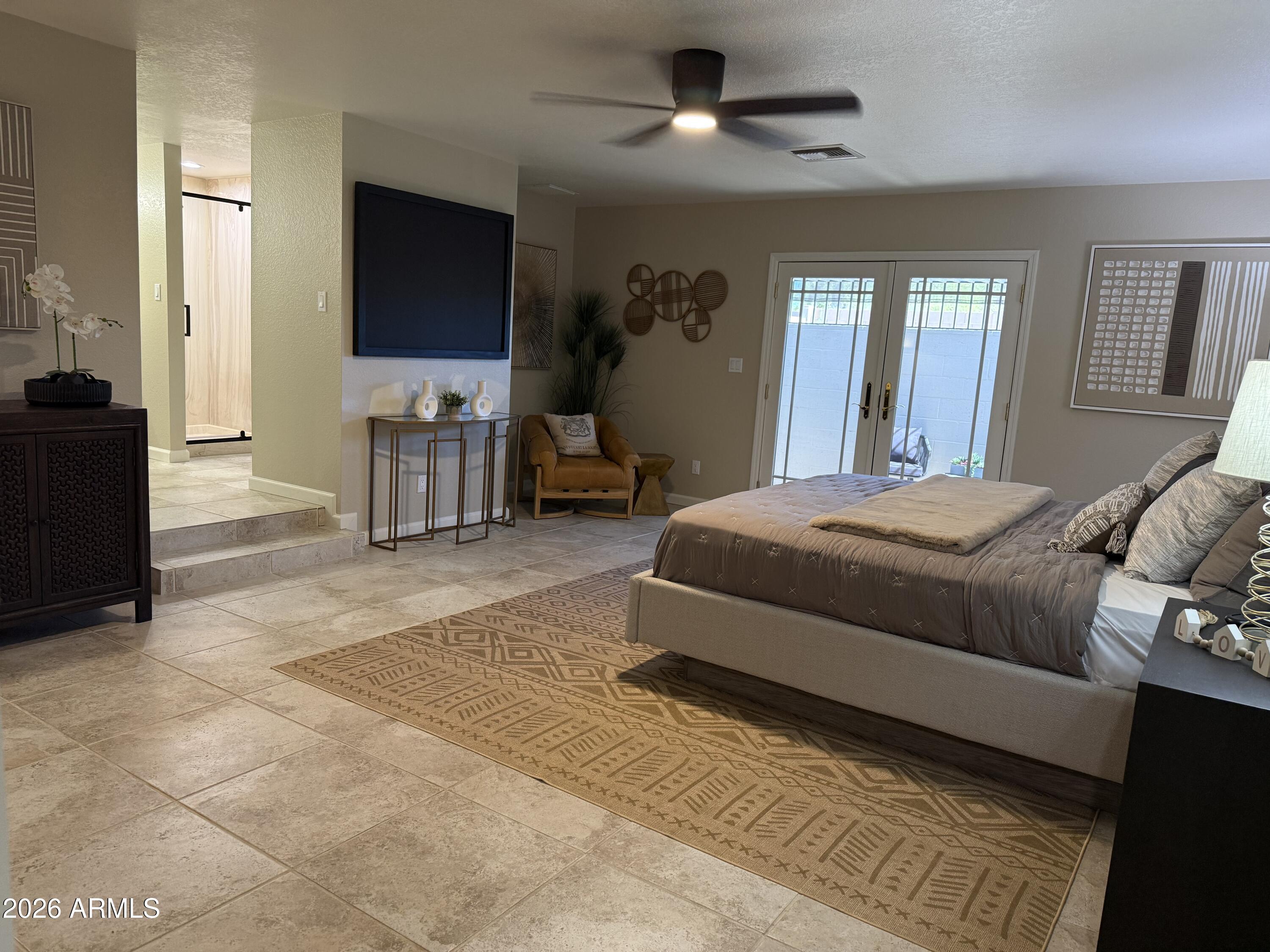 5911 E PEAK VIEW Road