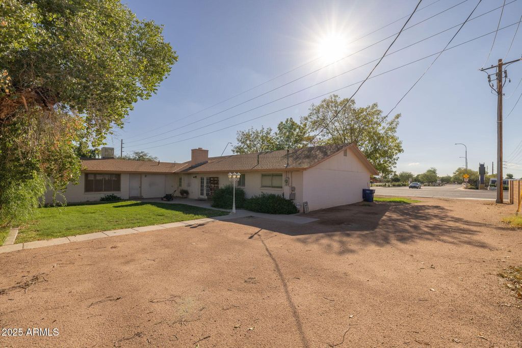 Photo of 333 S Cooper Road, Chandler, AZ 85225 (MLS # 6928979)