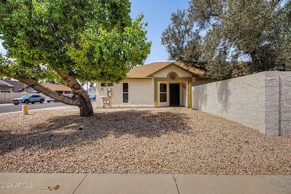 Photo of 19401 N 6th Place, Phoenix, AZ 85024 (MLS # 7031240)