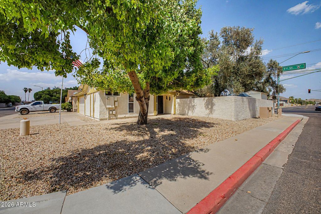 Photo of 19401 N 6th Place, Phoenix, AZ 85024 (MLS # 7031240)