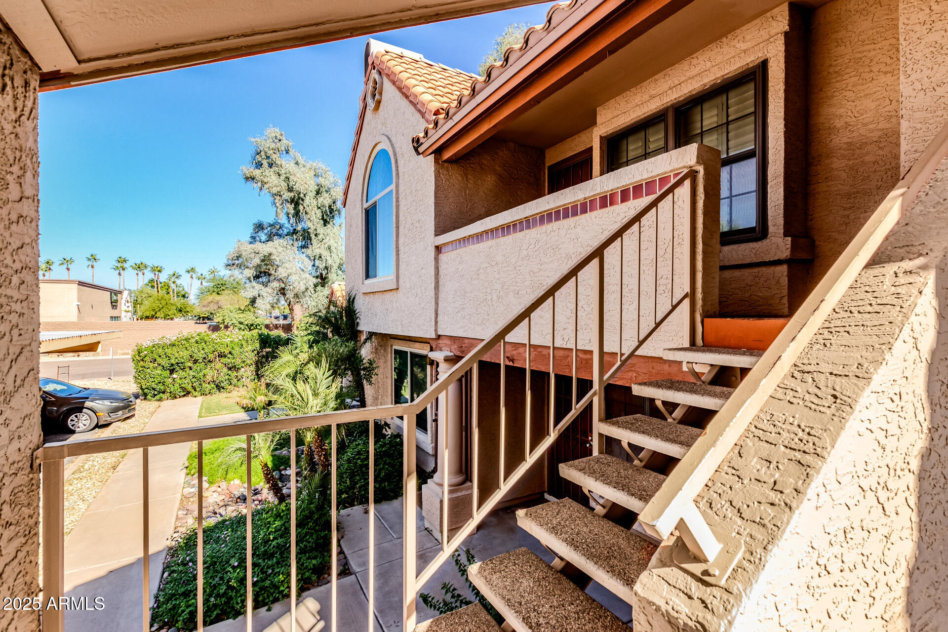 4901 E KELTON Lane 1025