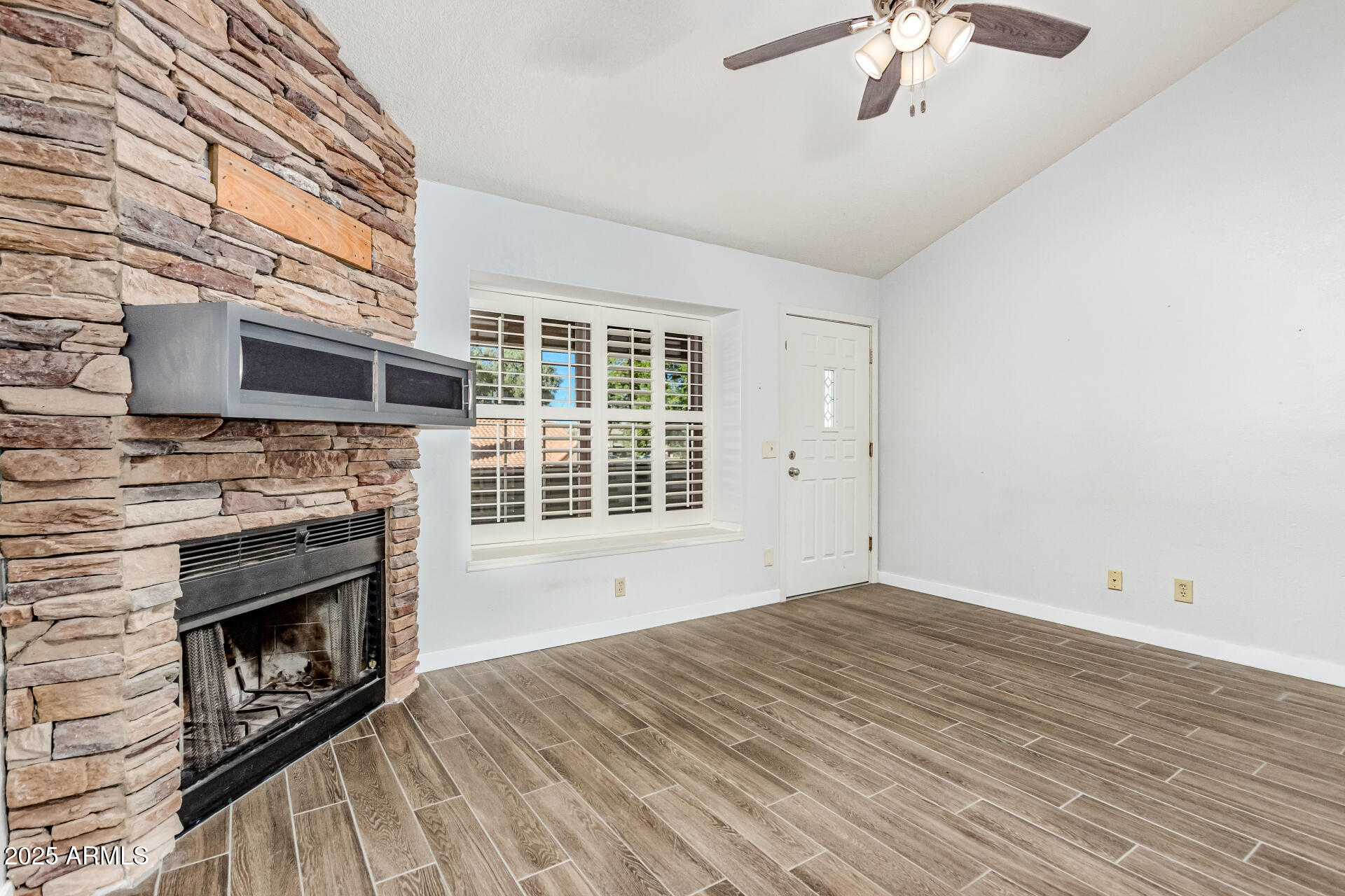 4901 E KELTON Lane 1025