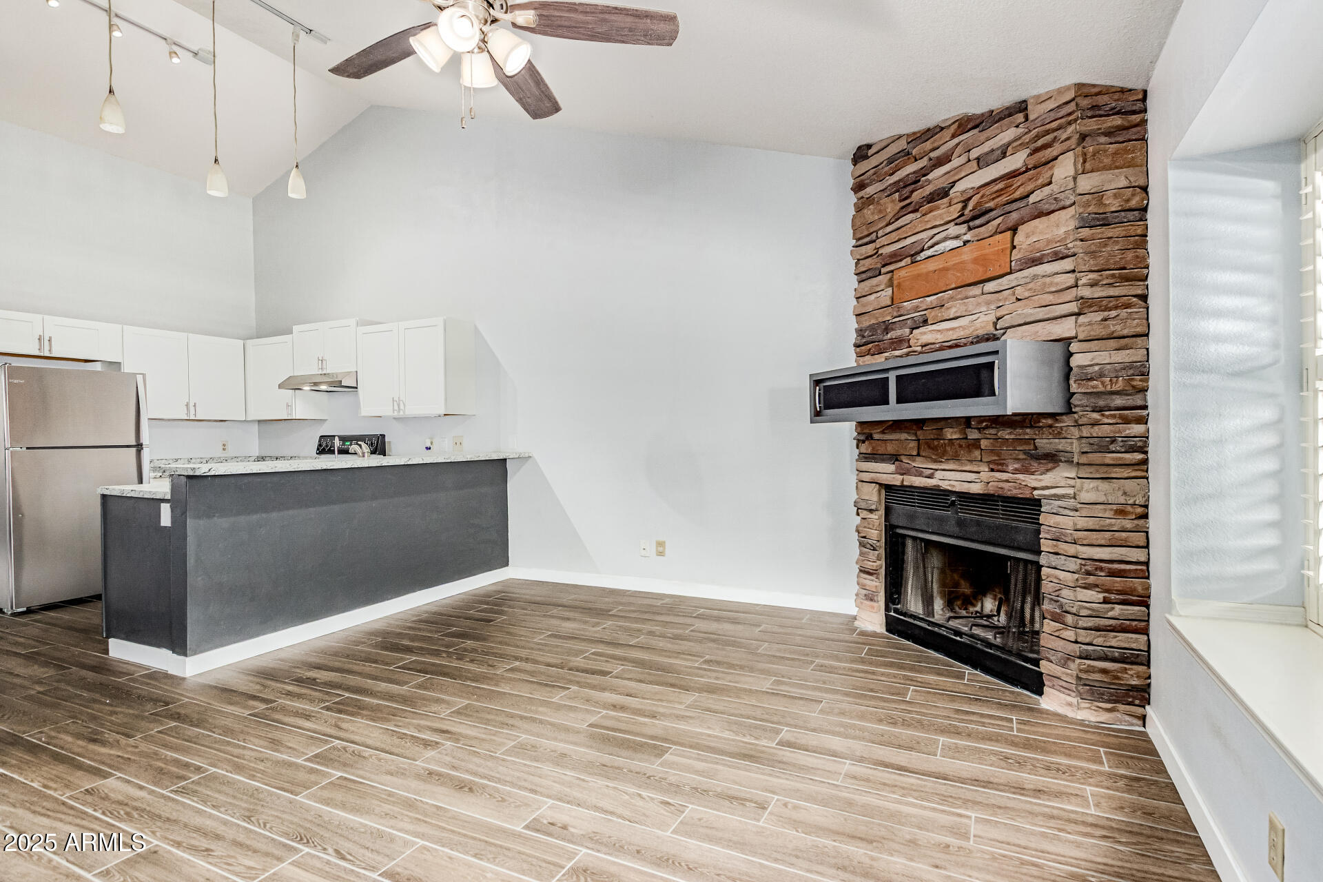 4901 E KELTON Lane 1025