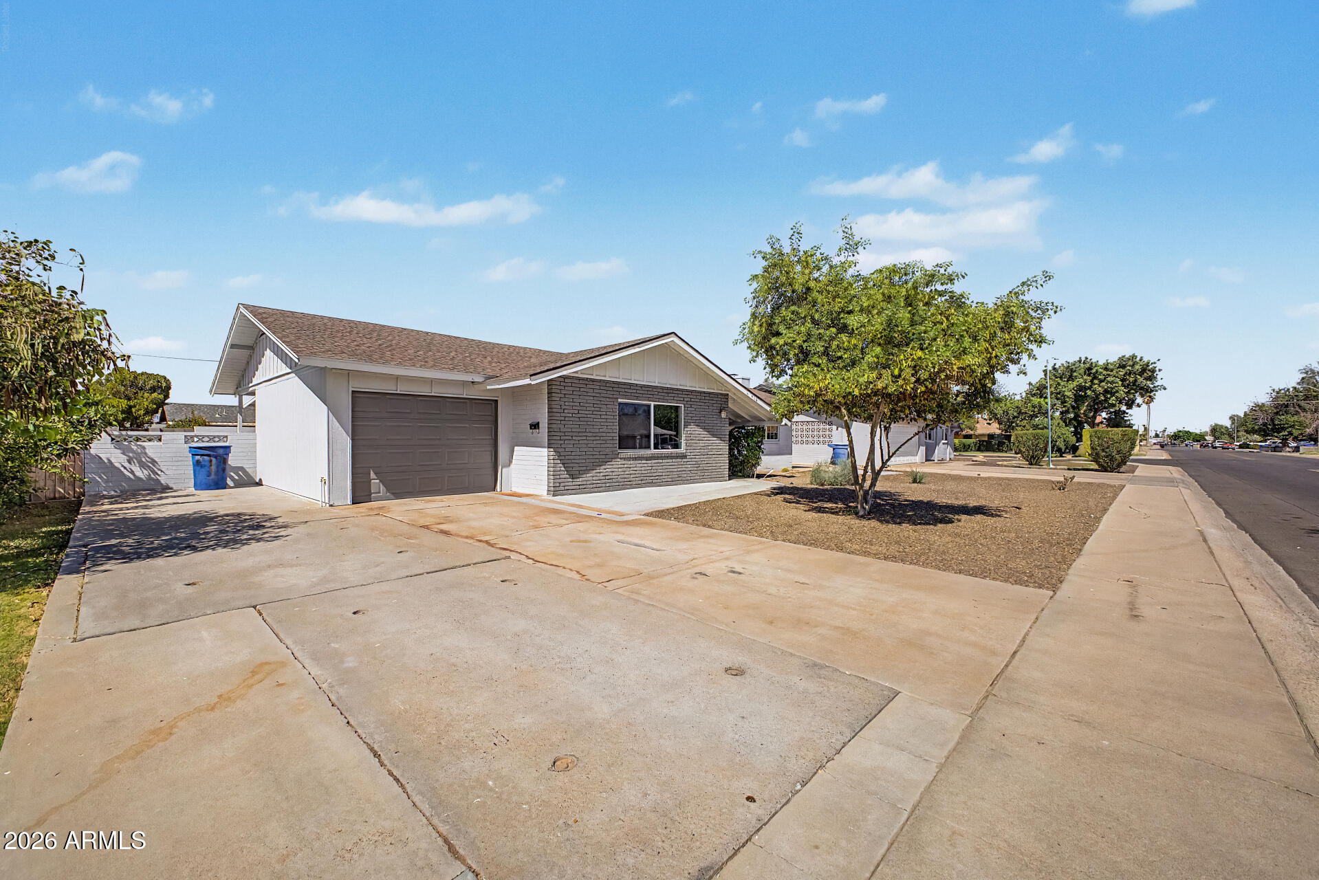 416 W IVANHOE Place