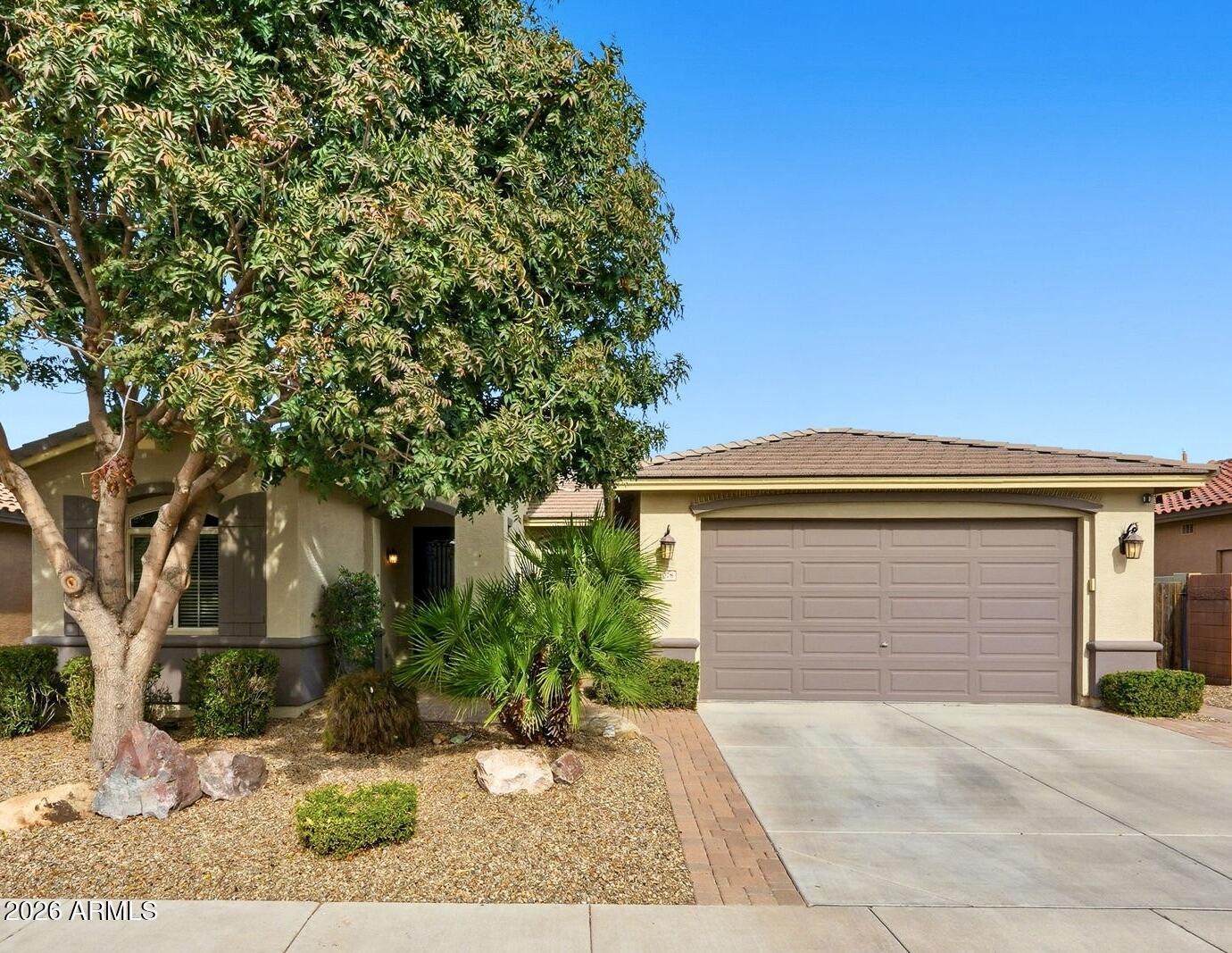 1078 W REDWOOD Avenue