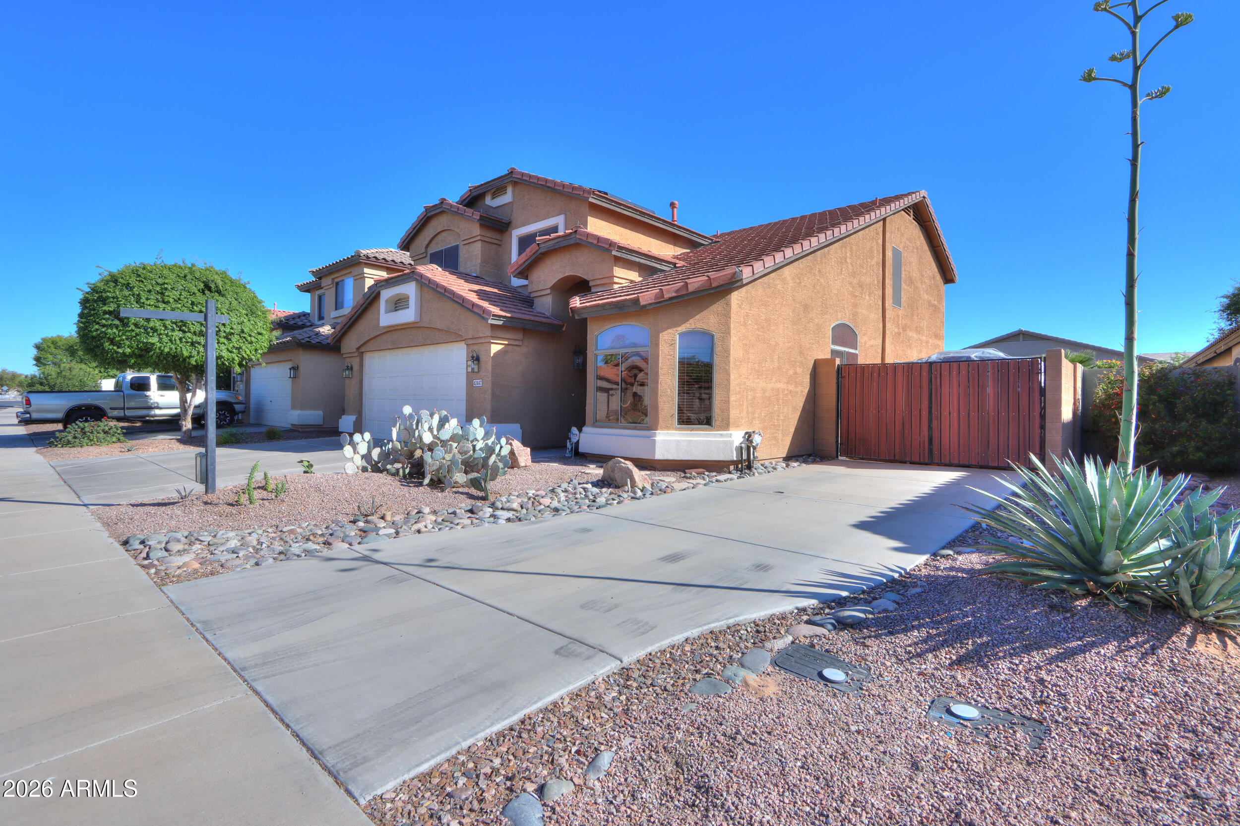 42447 W CHAMBERS Drive