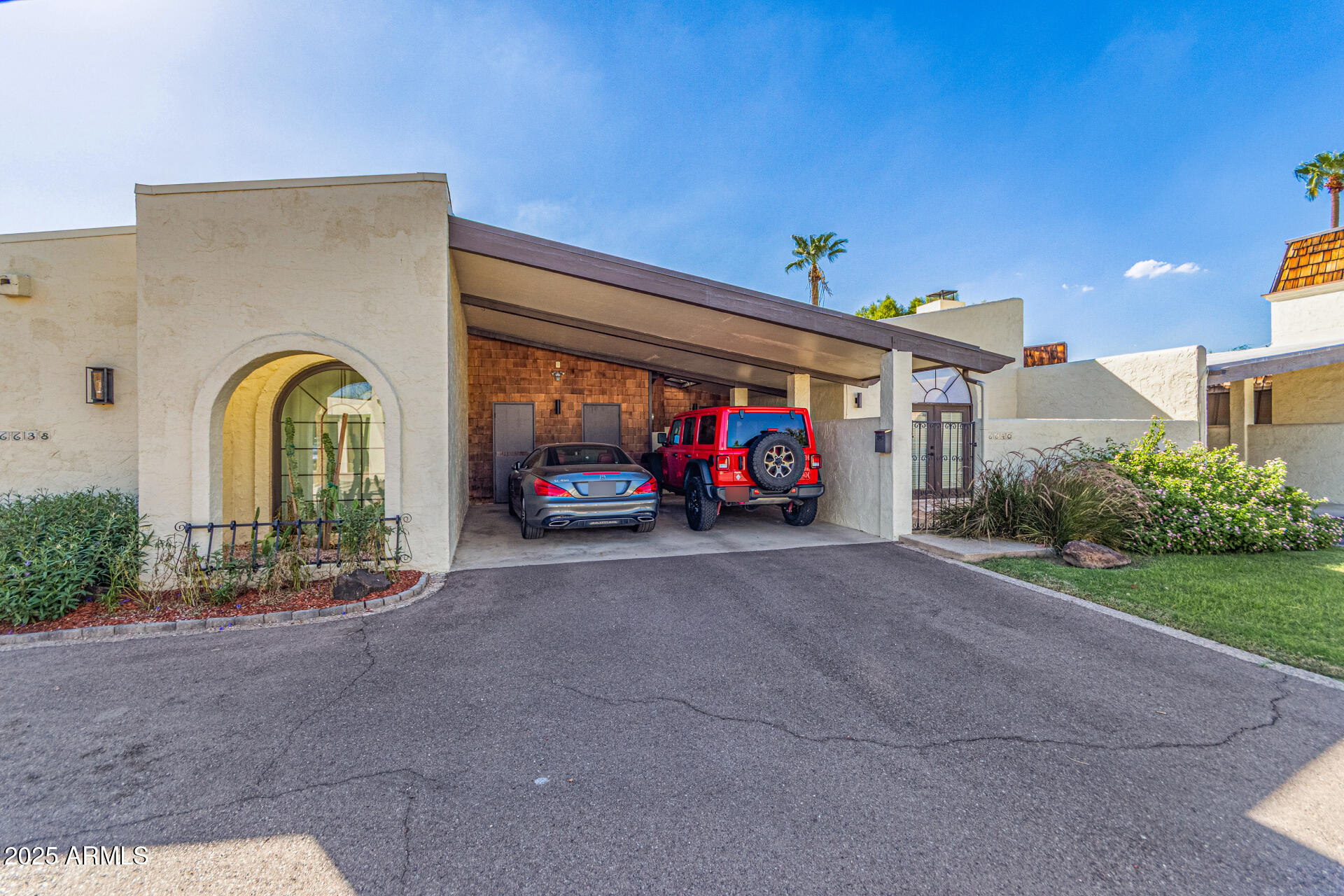 6640 N CHATELAINE Place