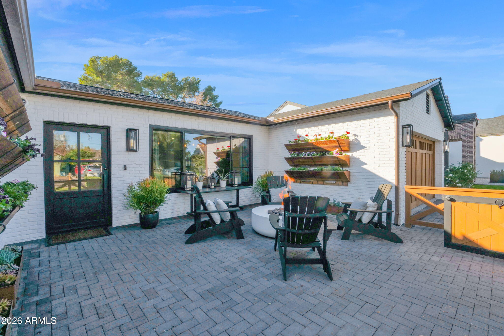 3507 E Coolidge Street