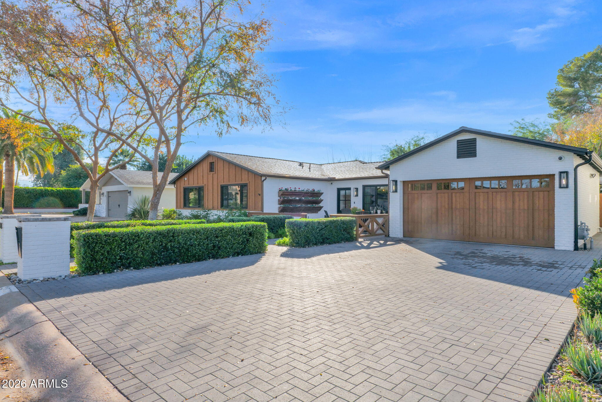 3507 E Coolidge Street