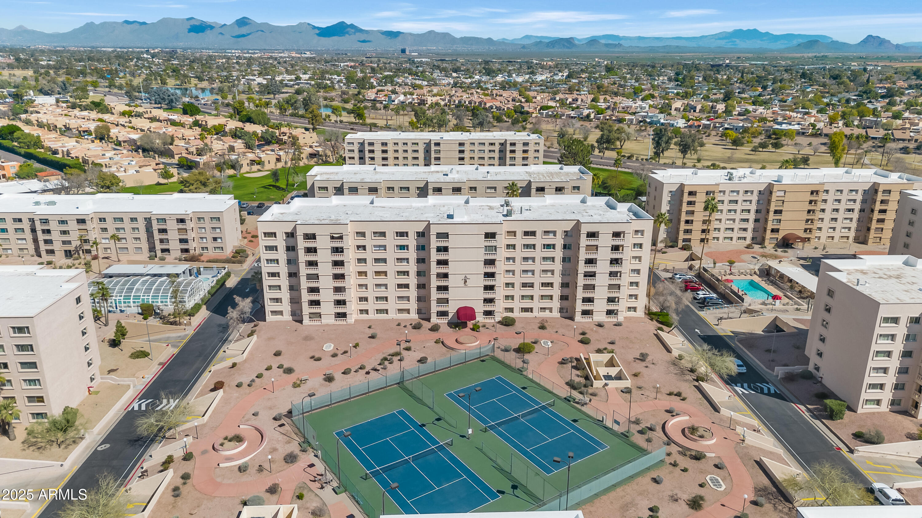 SCOTTSDALE SHADOWS 4 - Residential
