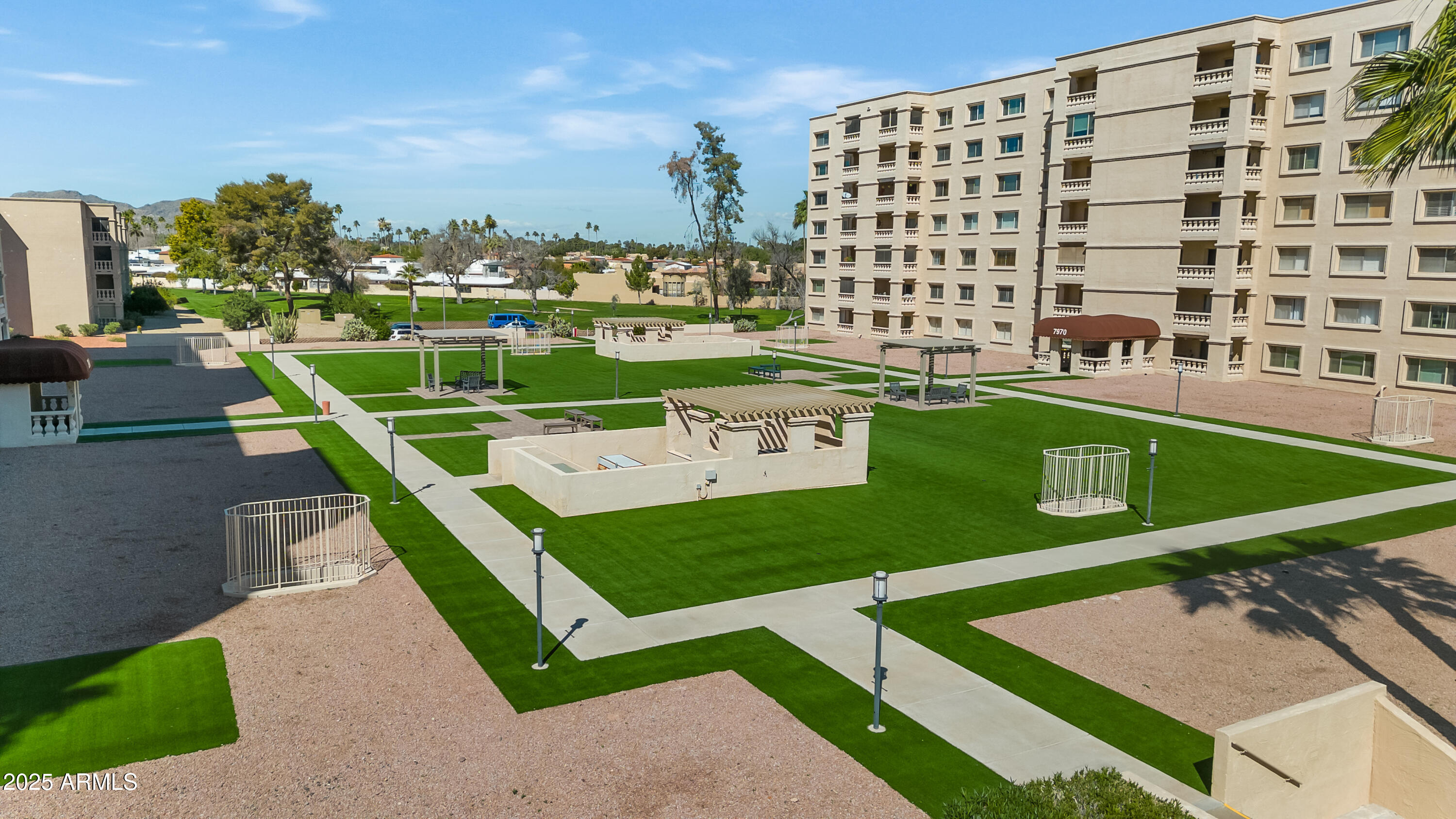 SCOTTSDALE SHADOWS 4 - Residential