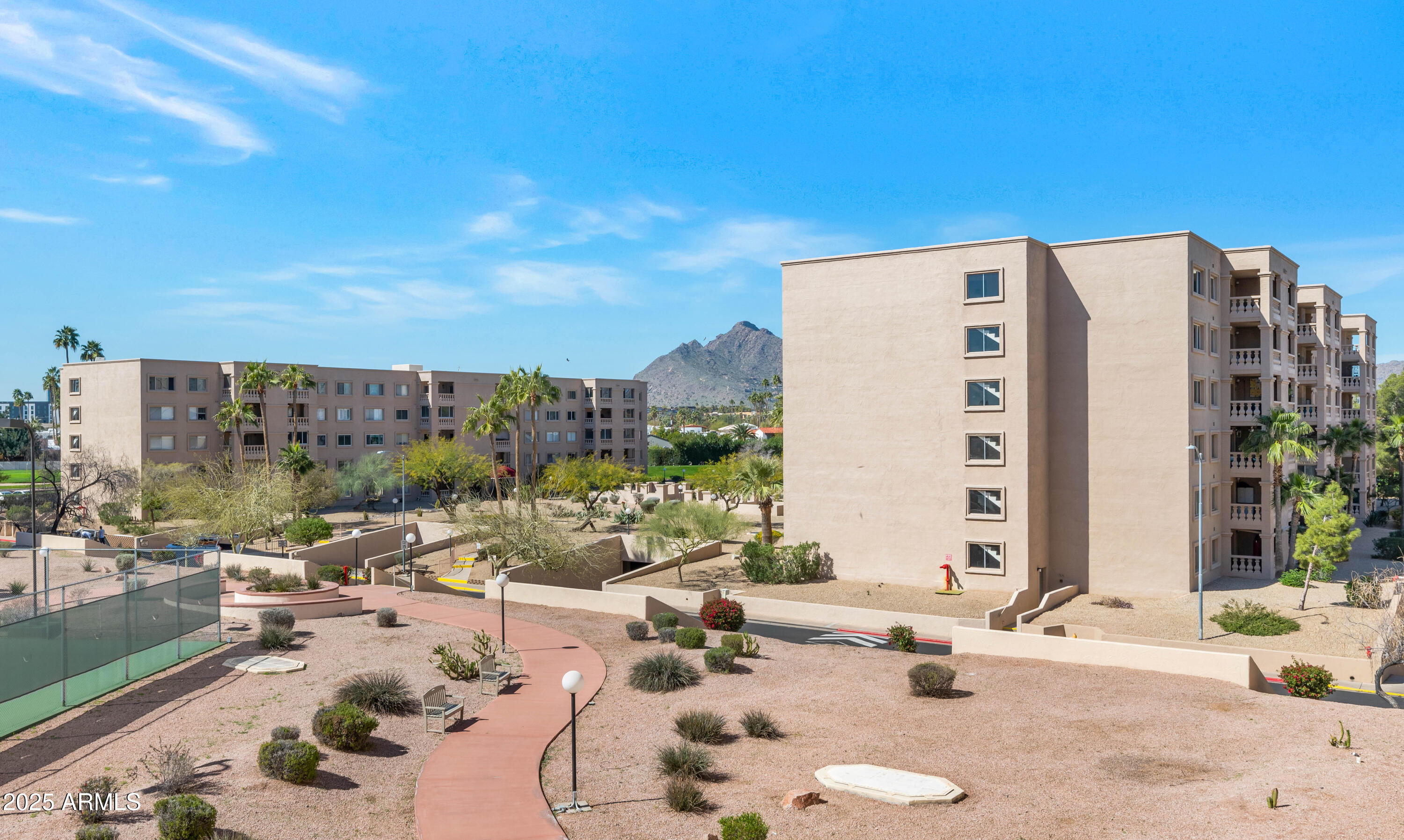 SCOTTSDALE SHADOWS 4 - Residential
