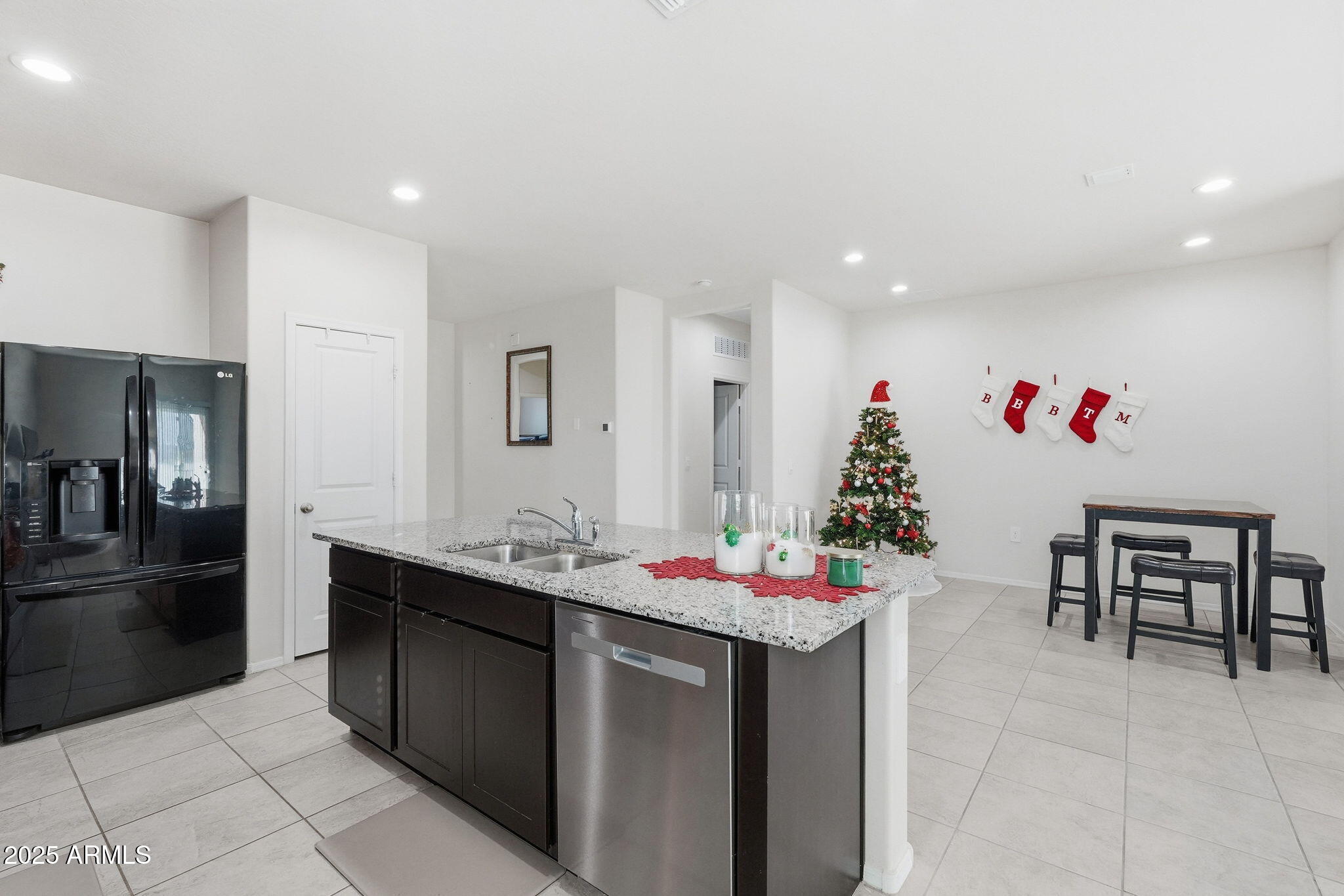 18591 W DESERT HOLLOW Drive