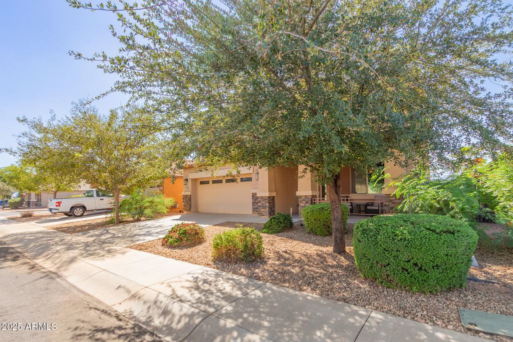 Photo of 20832 N Wilford Avenue, Maricopa, AZ 85138 (MLS # 6925504)