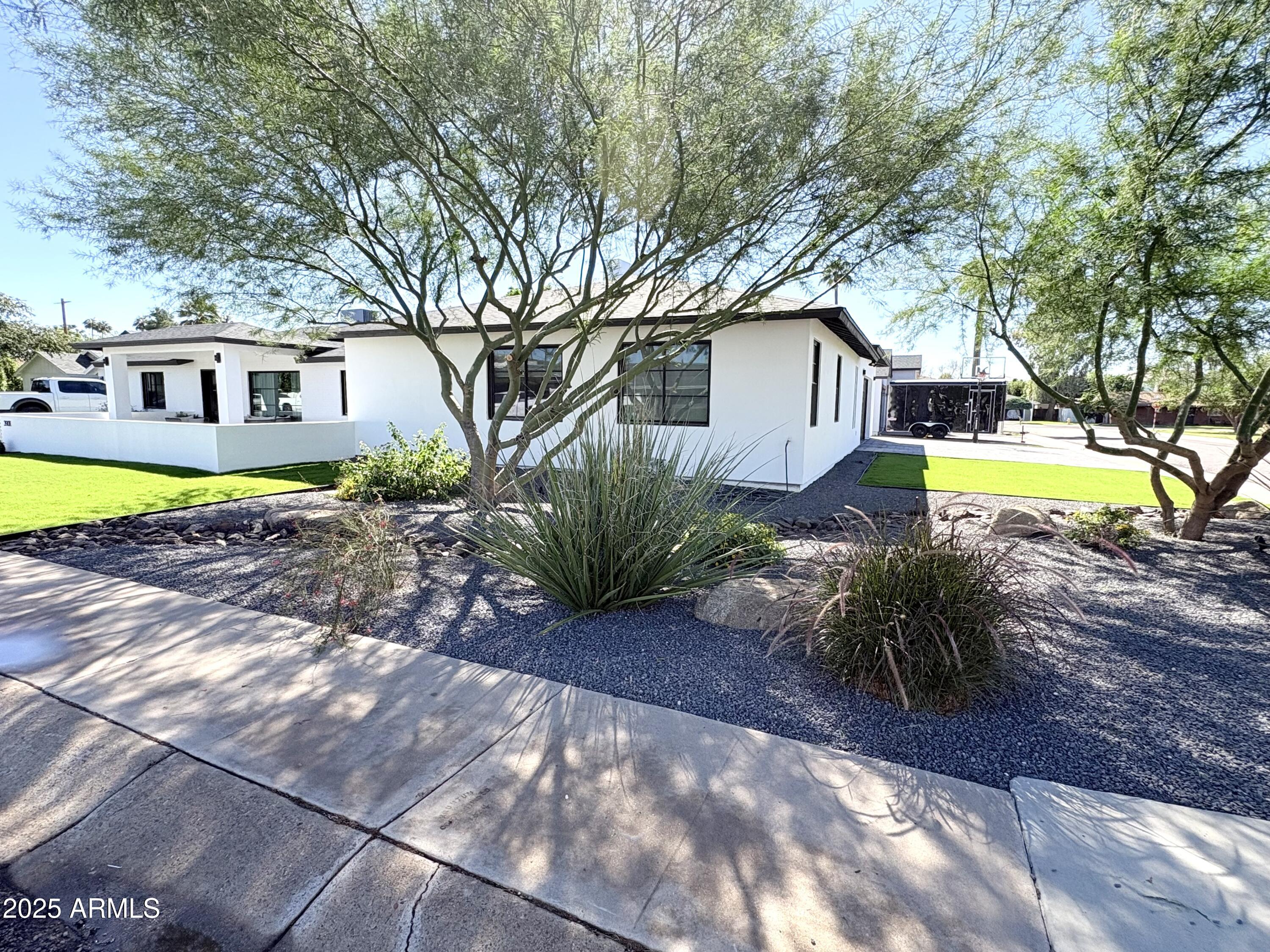 3901 E WELDON Avenue