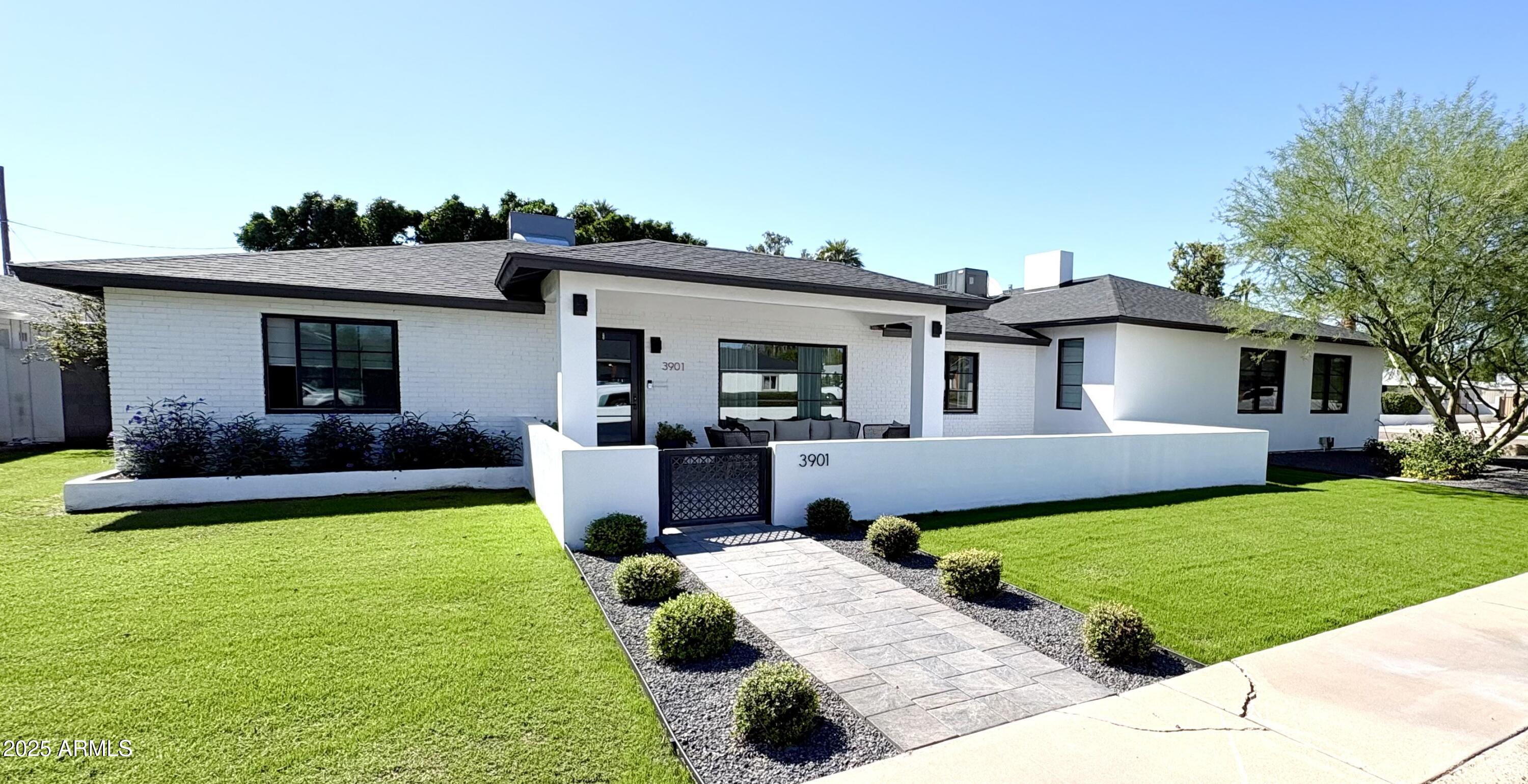 3901 E WELDON Avenue