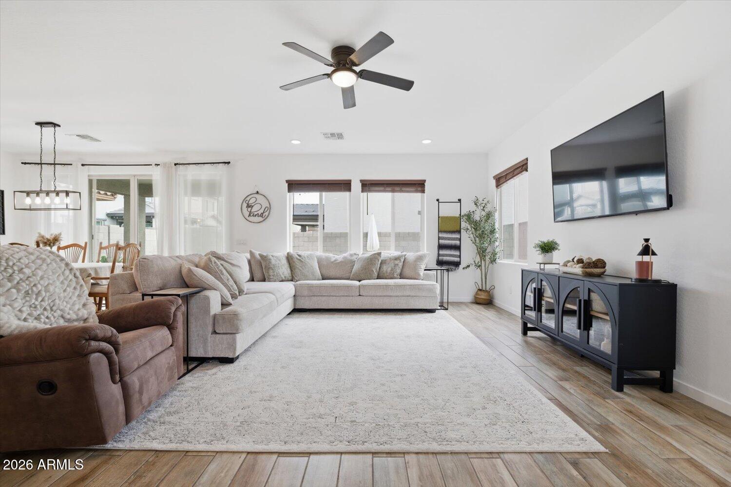 2067 N MARKETSIDE Avenue