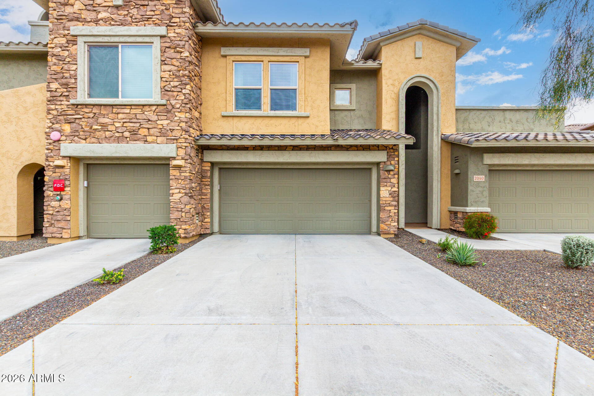 2425 W BRONCO BUTTE Trail 1040