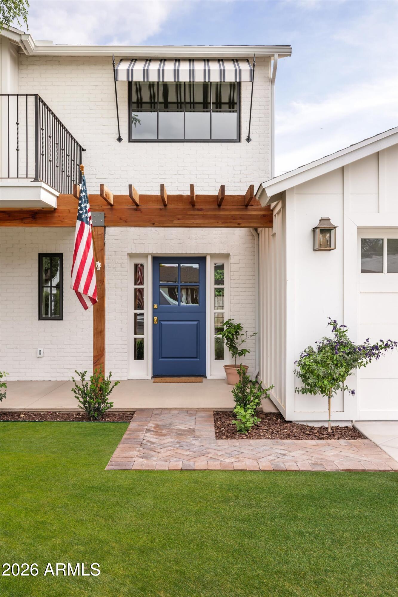 4835 E INDIANOLA Avenue