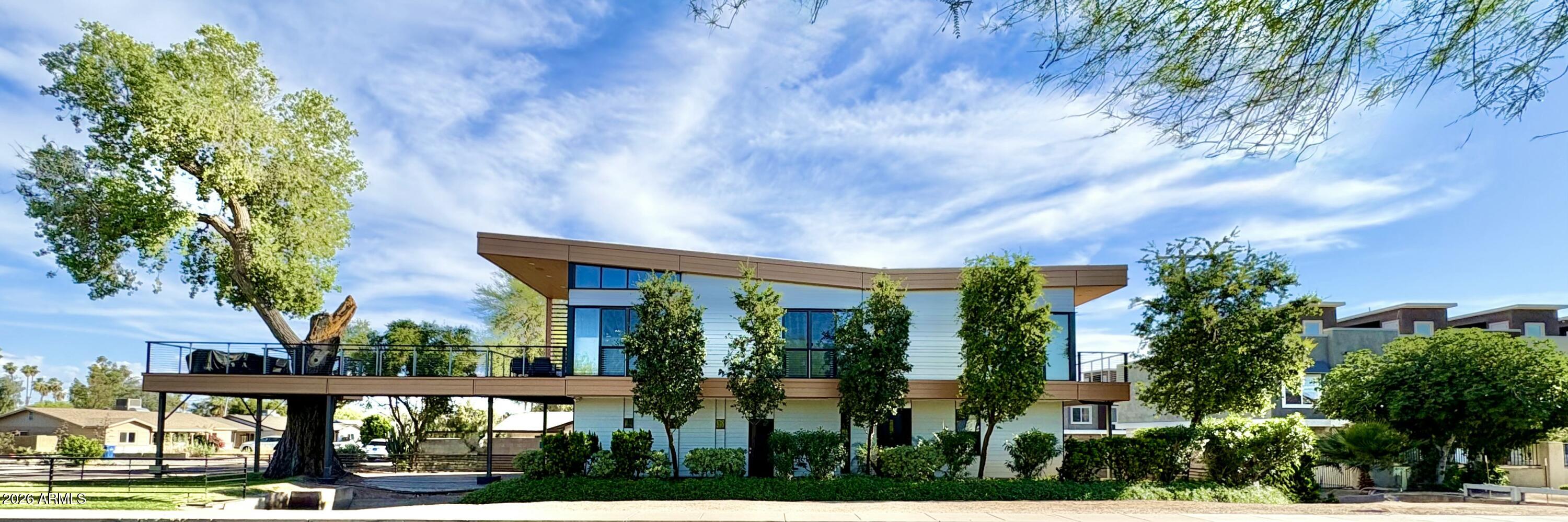 900 S UNA Avenue