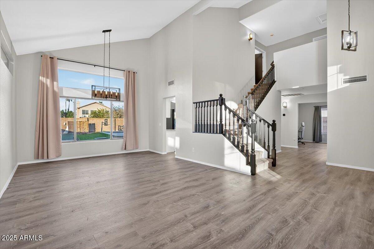 1644 E LAUREL Avenue