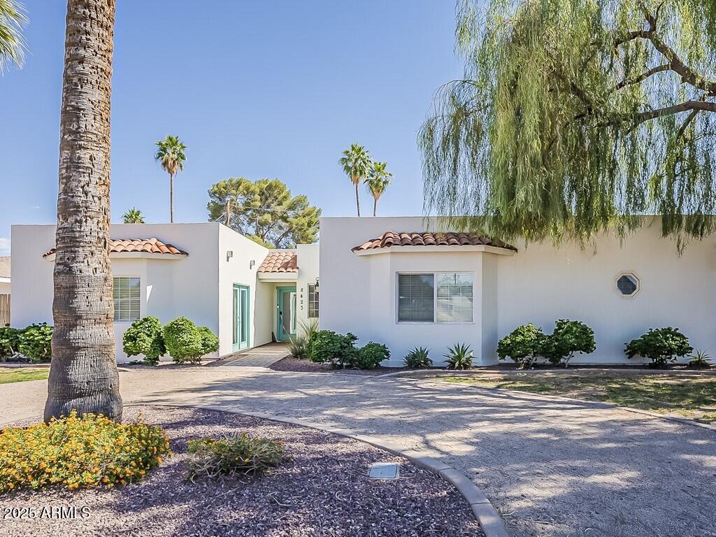 8423 E HEATHERBRAE Drive