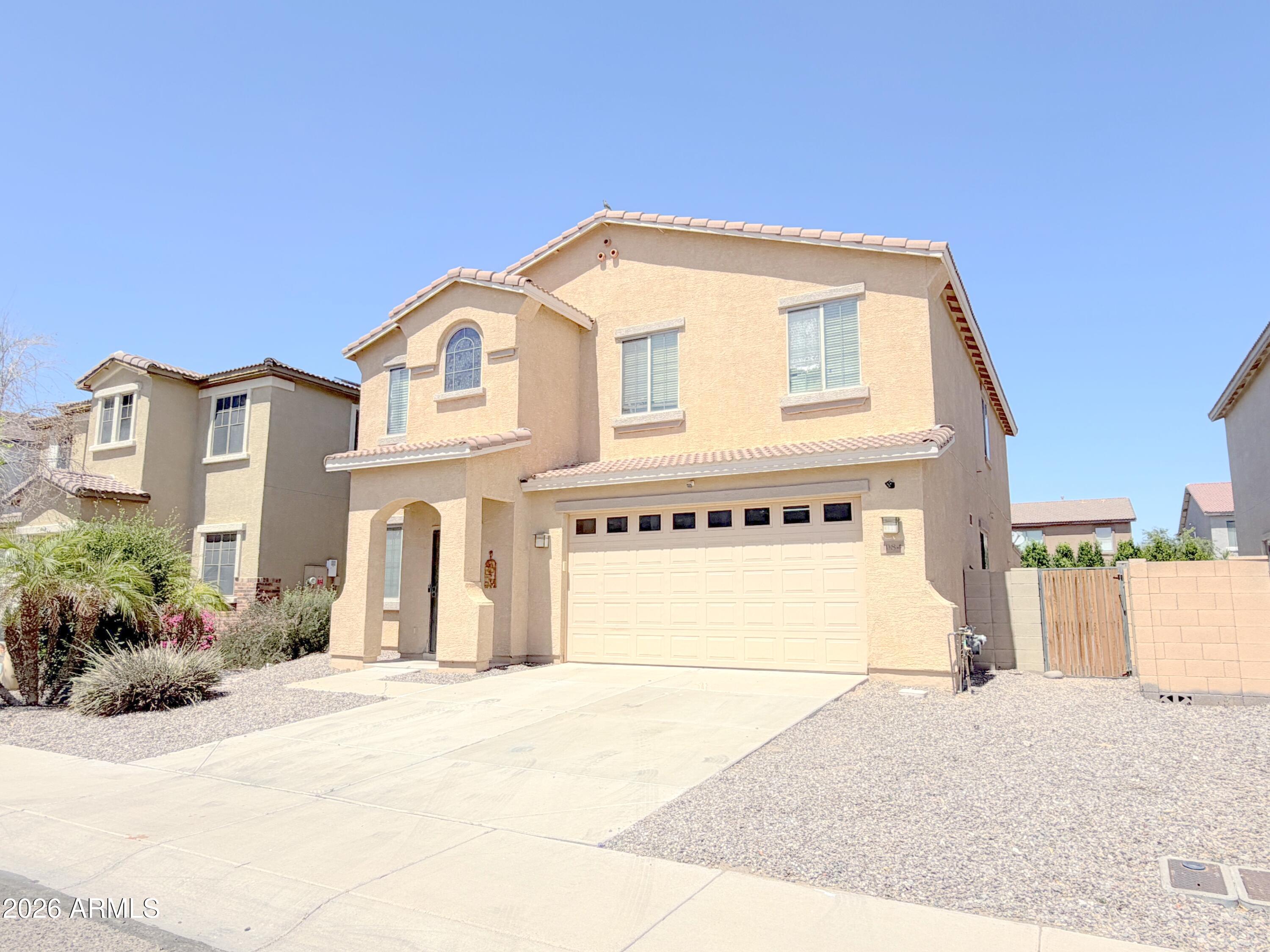 1084 E SADDLEBACK Place