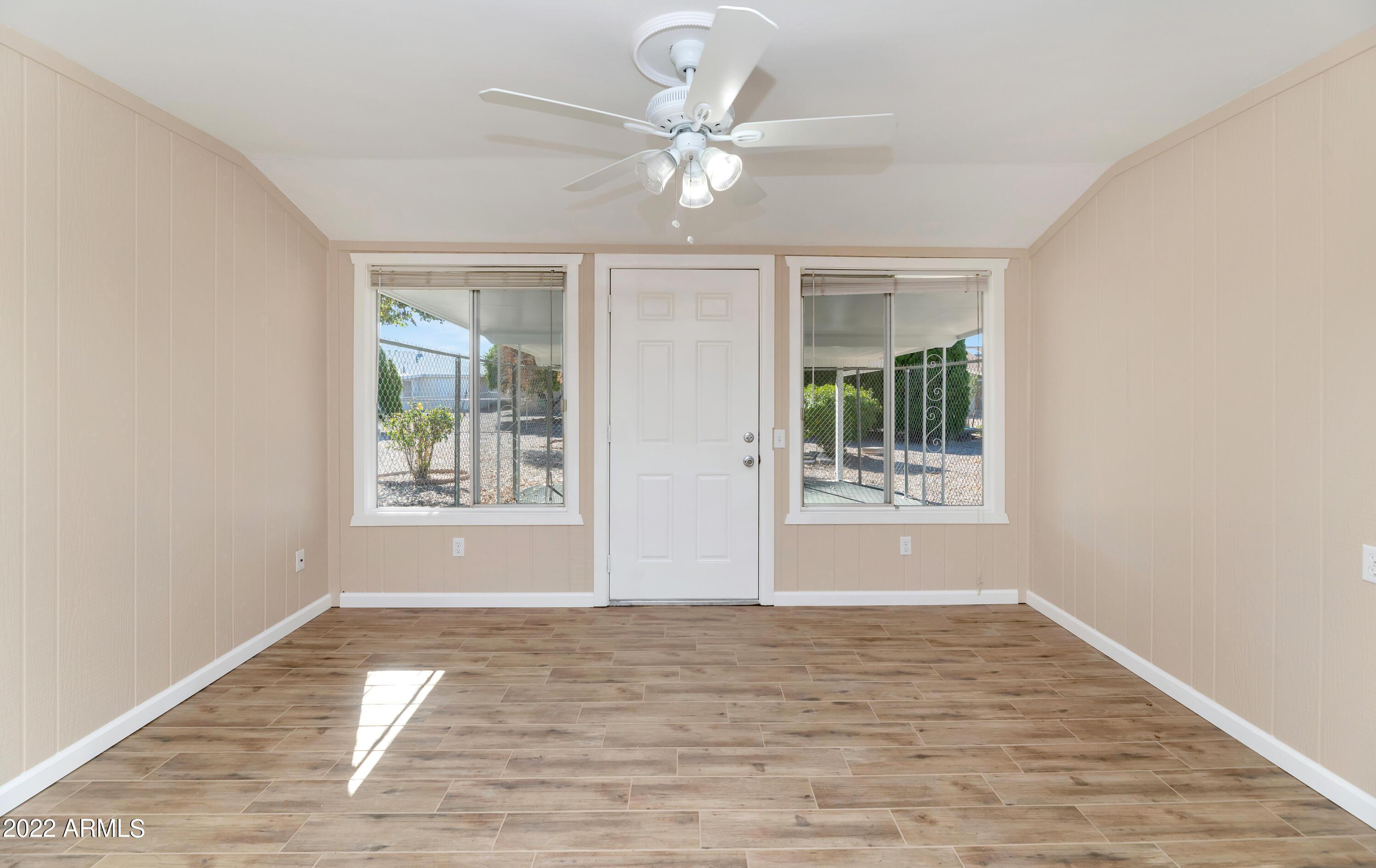 9916 W KINGSWOOD Circle