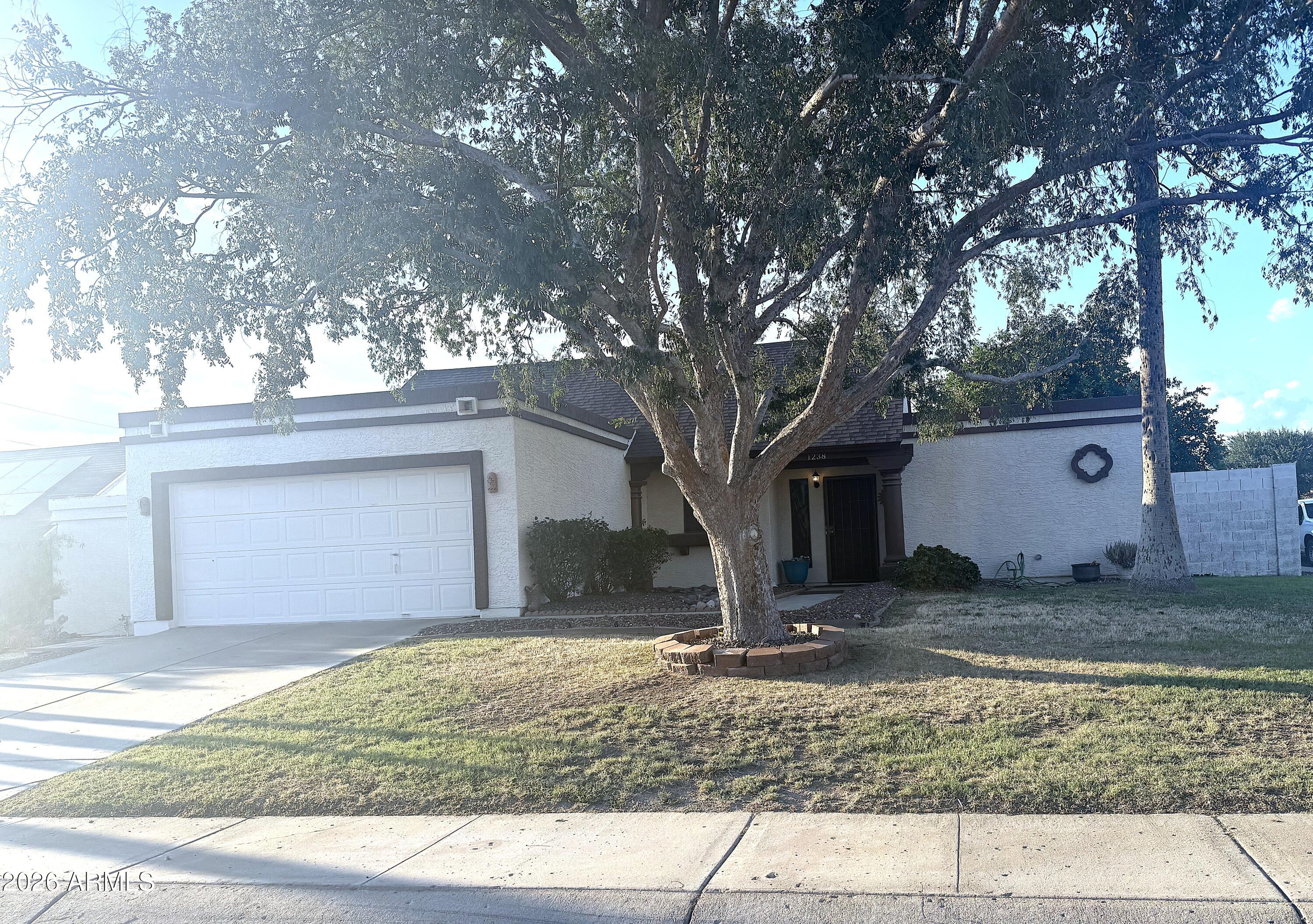1238 E KERRY Lane