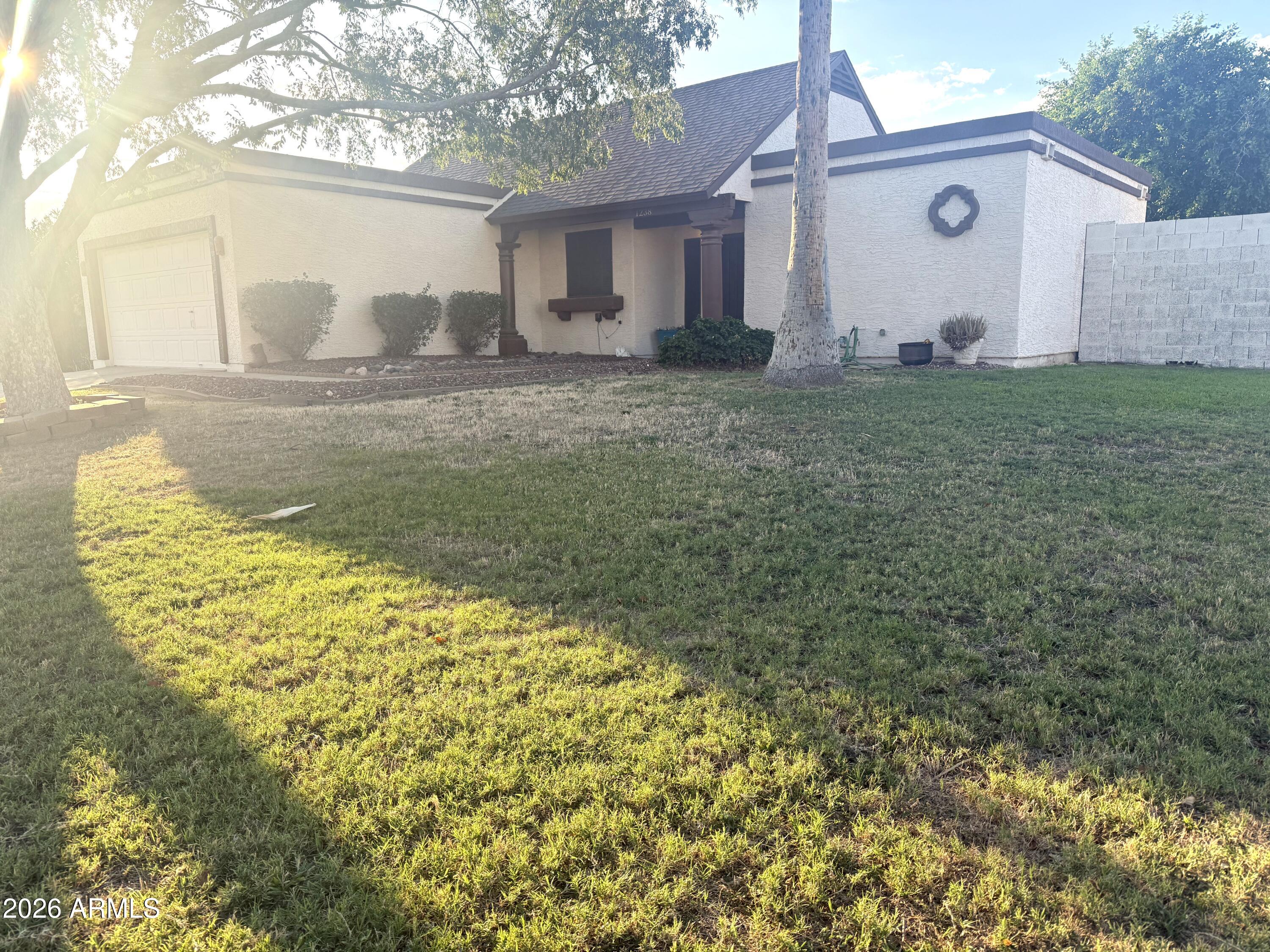 1238 E KERRY Lane