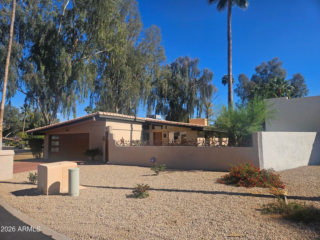 Photo of 601 W Gibraltar Lane, Phoenix, AZ 85023 (MLS # 7000306)