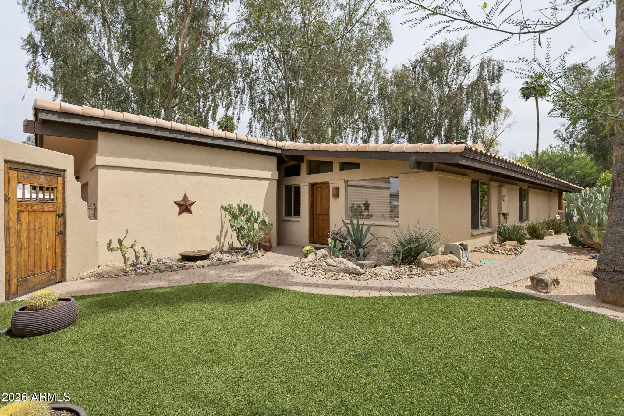 601 W GIBRALTAR Lane
