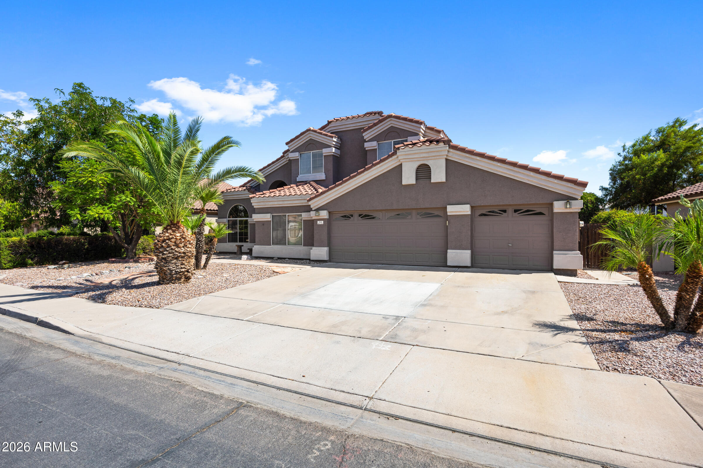 713 W JOHNSON Drive