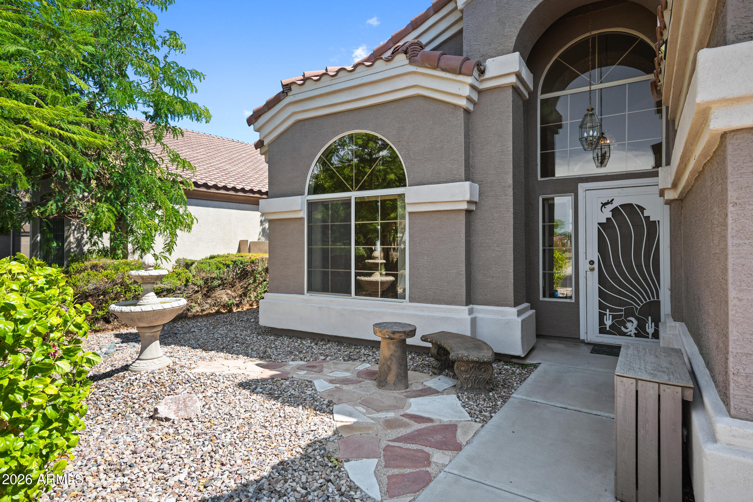 713 W JOHNSON Drive