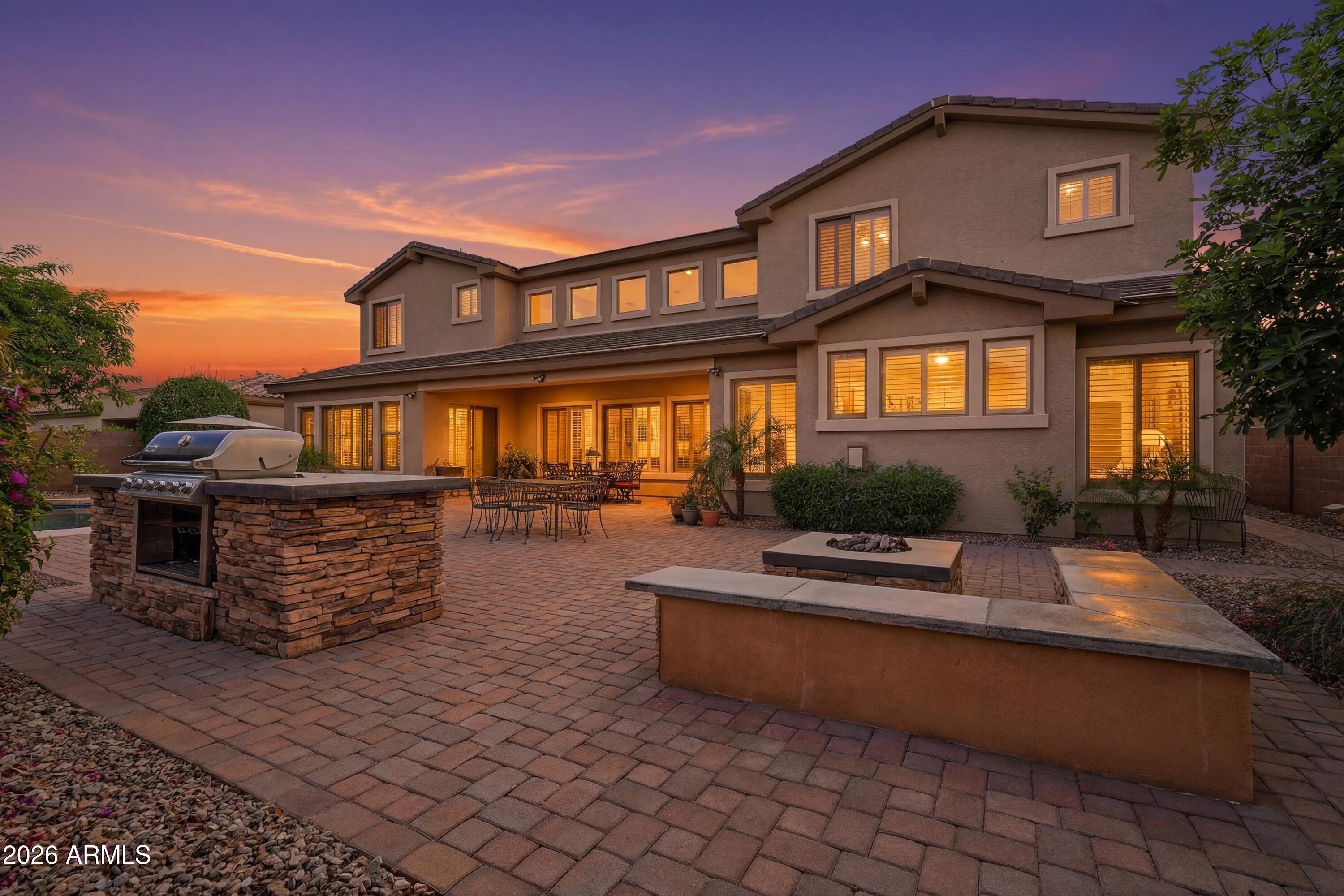900 W MACAW Drive