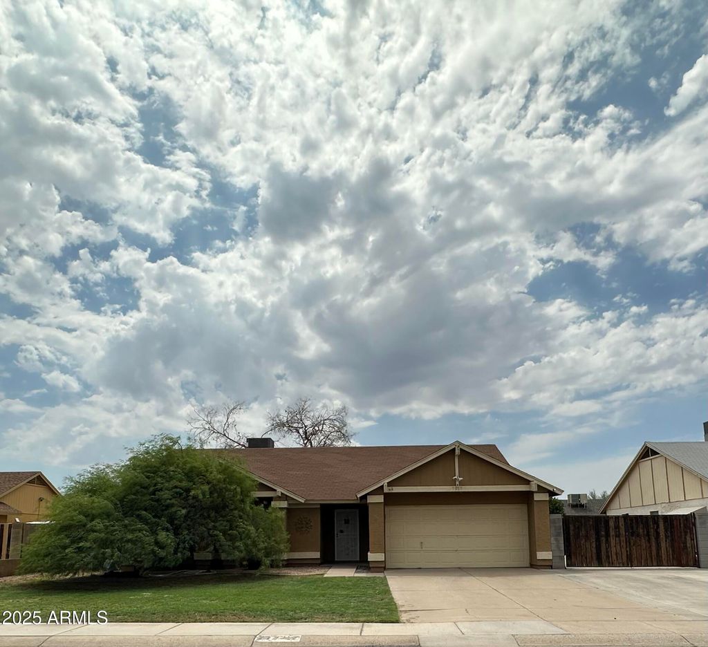 Photo of 7217 W Paradise Drive, Peoria, AZ 85345 (MLS # 6959506)