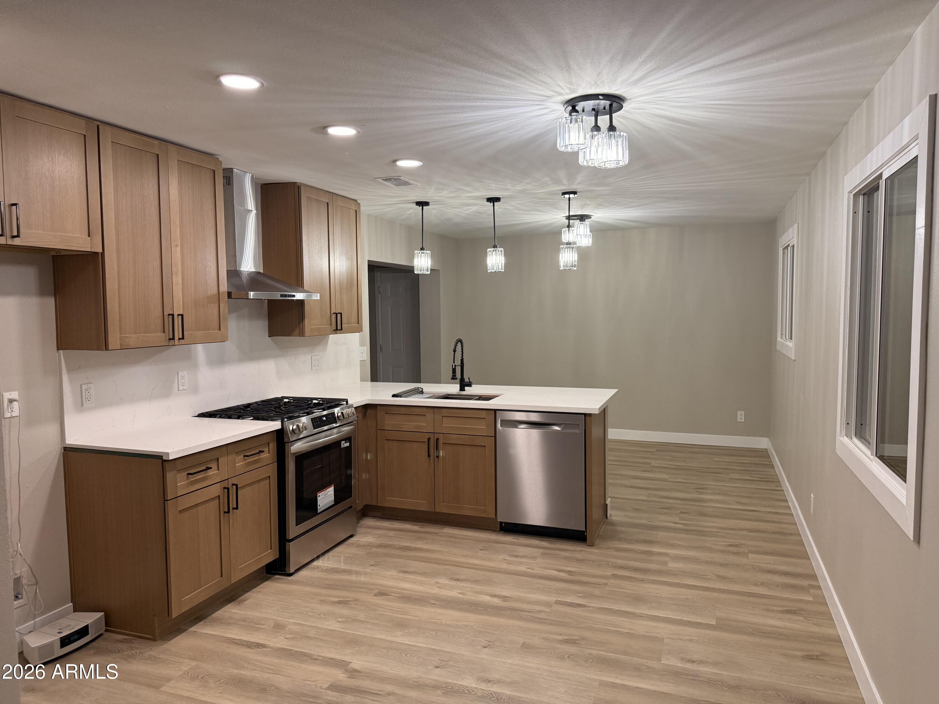 4923 W CYPRESS Street