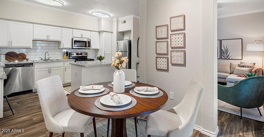 1802 W MARYLAND Avenue 2