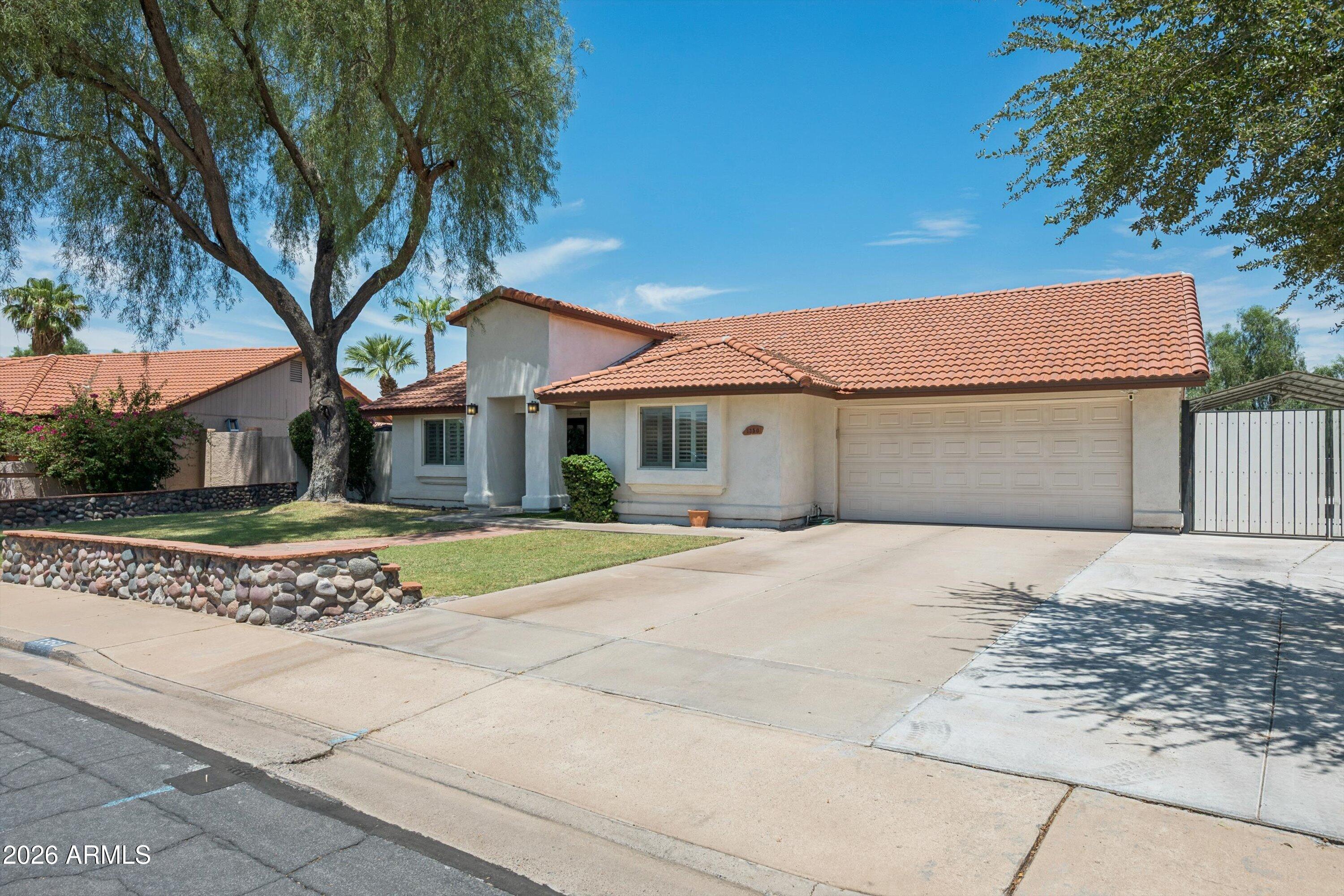 1350 W ESCARPA Street
