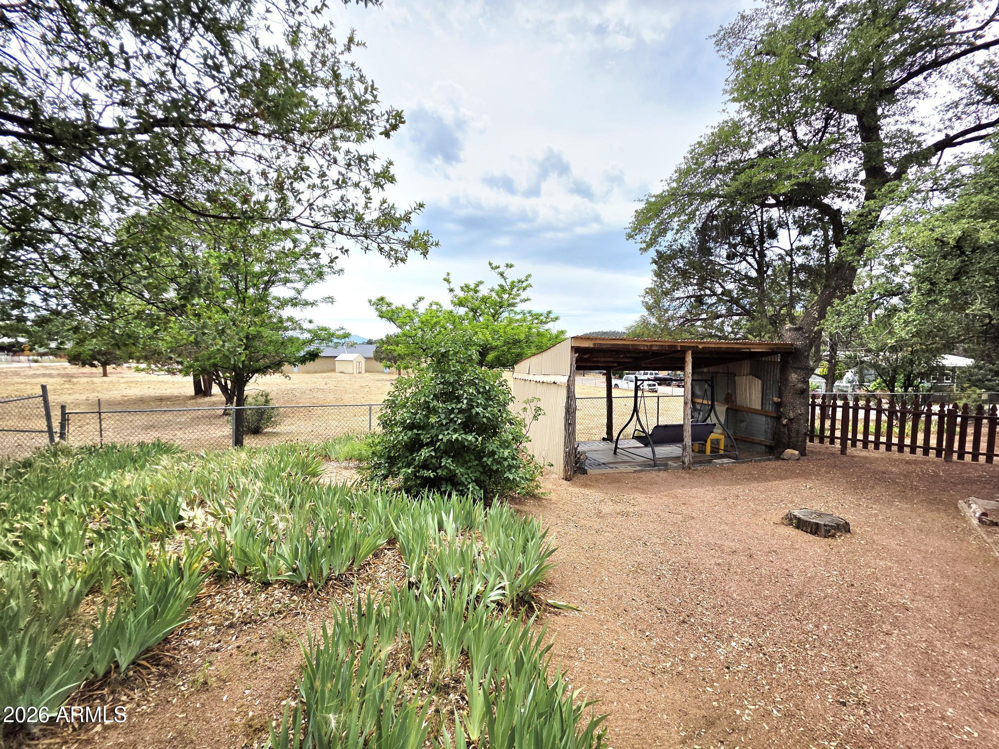 1306 N WOODLAND Drive