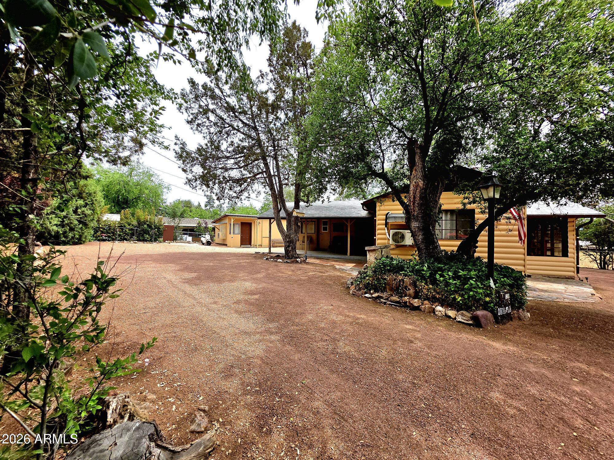 1306 N WOODLAND Drive