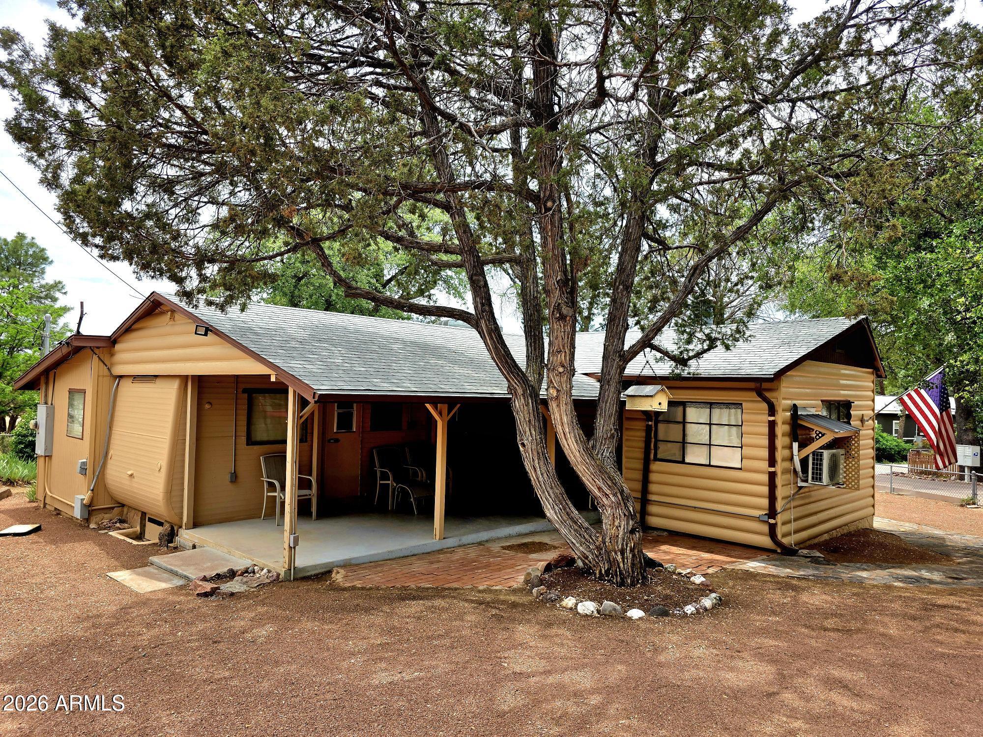 1306 N WOODLAND Drive