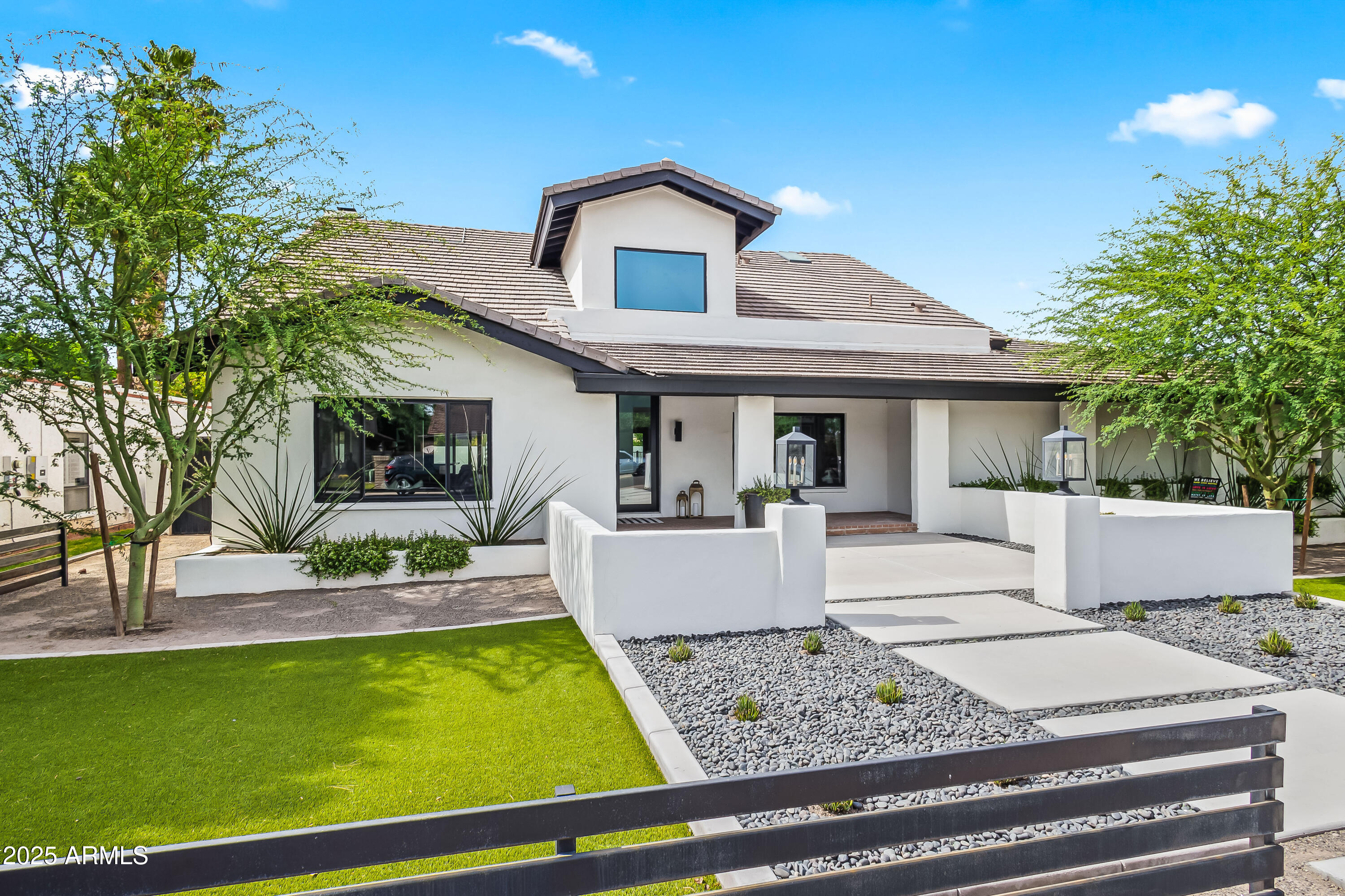 101 E LINGER Lane