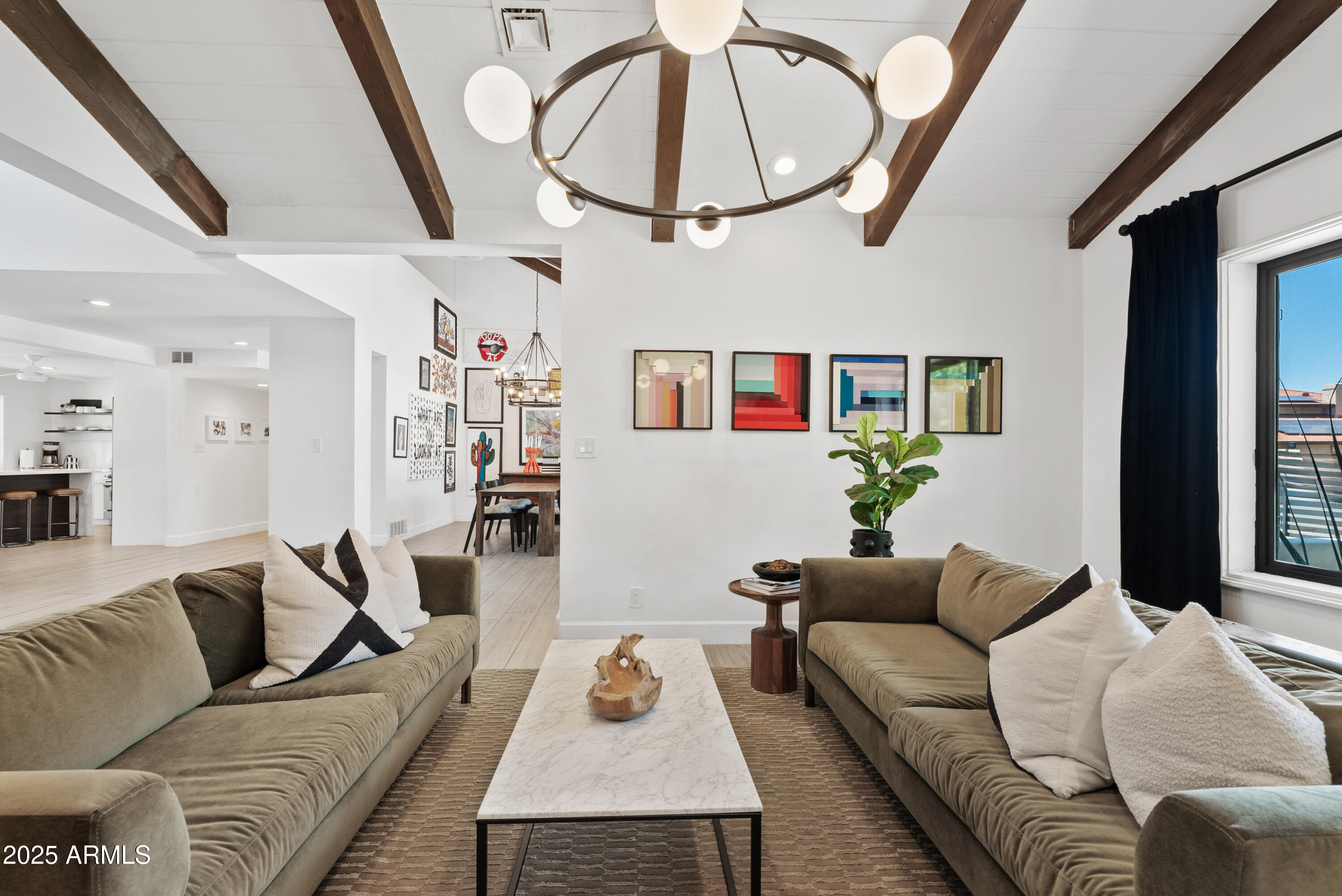 101 E LINGER Lane