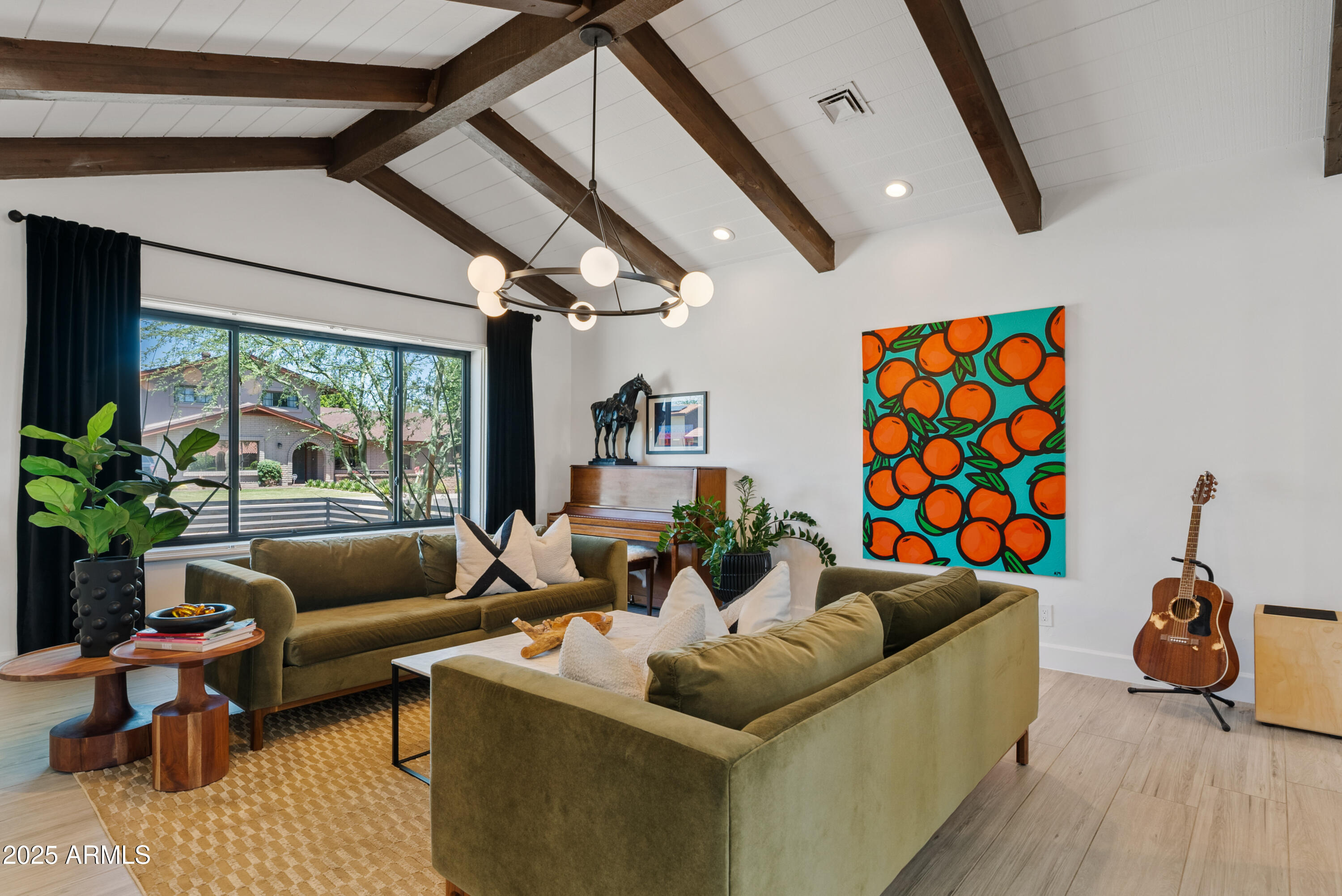 101 E LINGER Lane