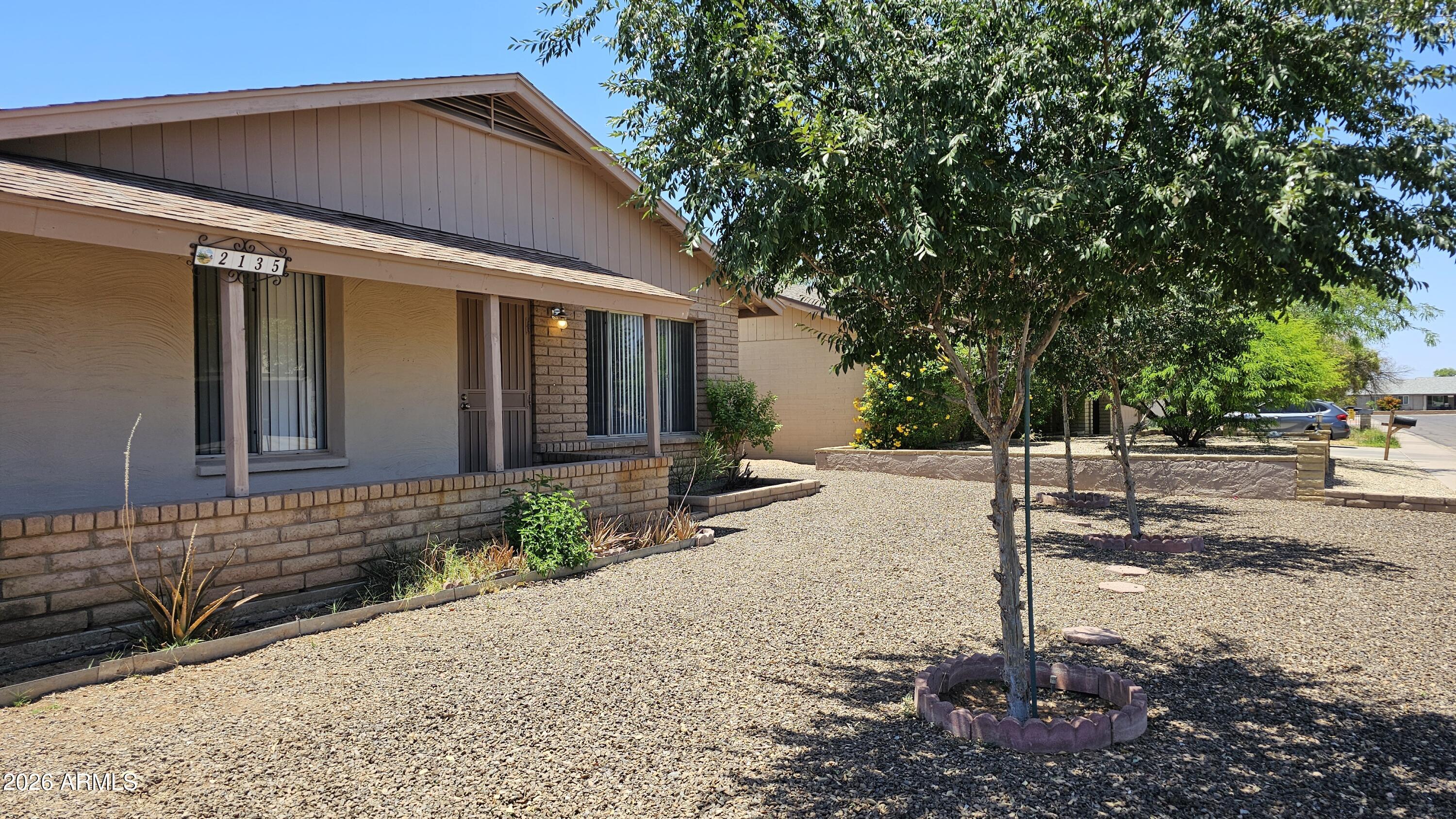 2135 W MAPLE Drive
