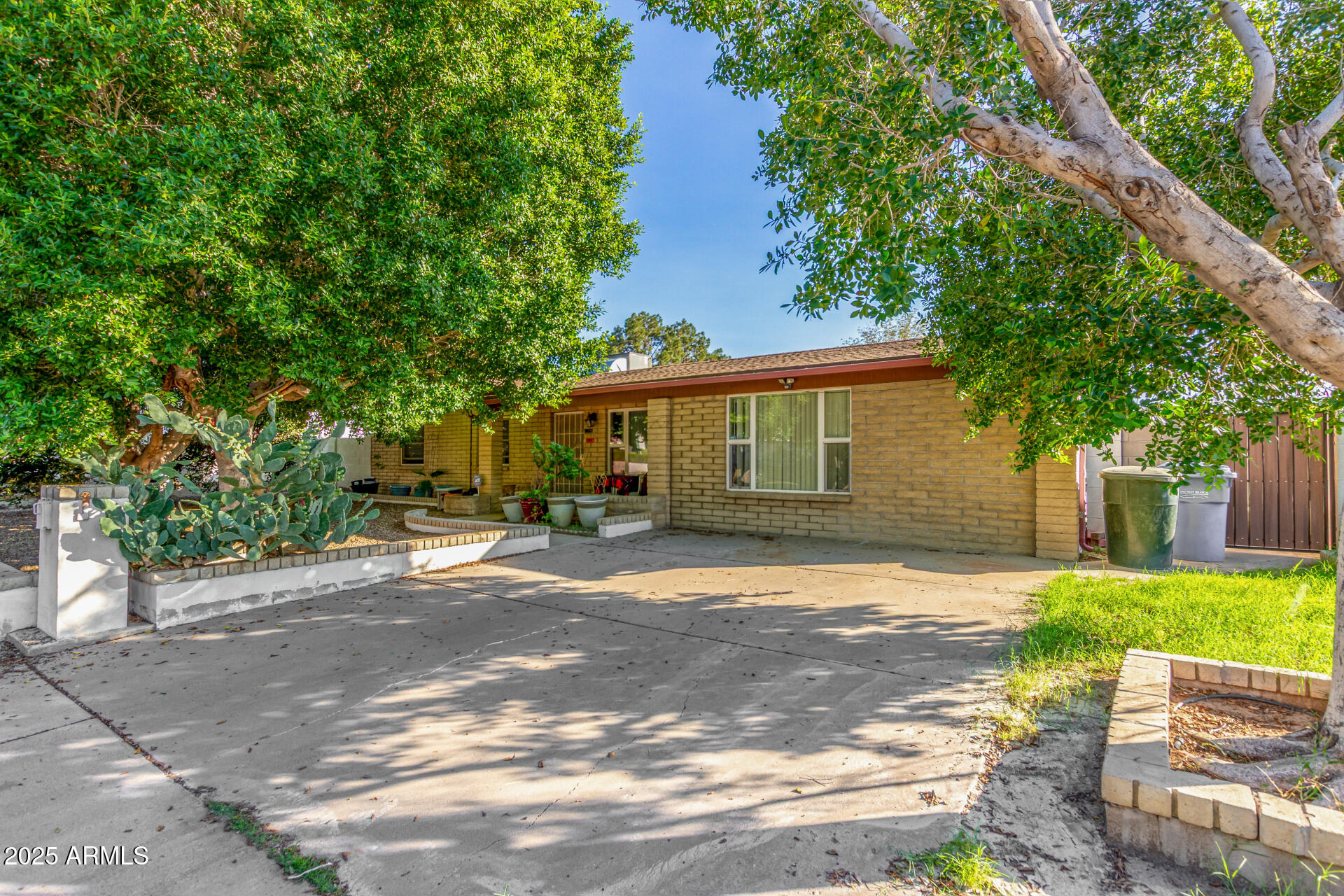 3809 W RUE DE LAMOUR Avenue